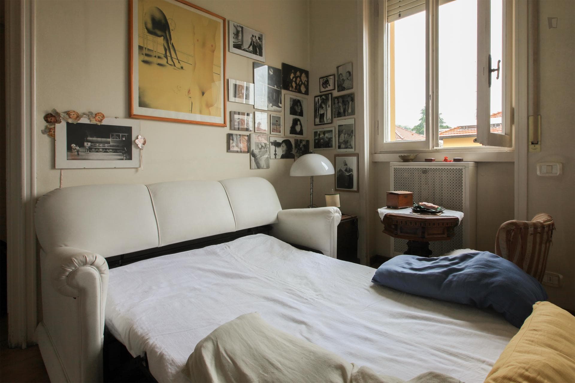 Comfy single room with private bathroom in De Angeli neighbourhood, close to Amendola metro photo 1