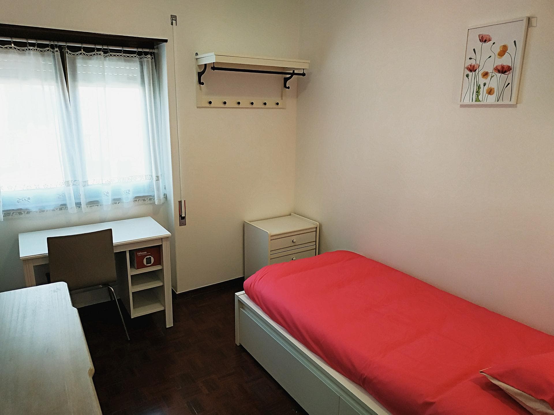 Single bedroom in a 5-bedroom house in Parede photo 1