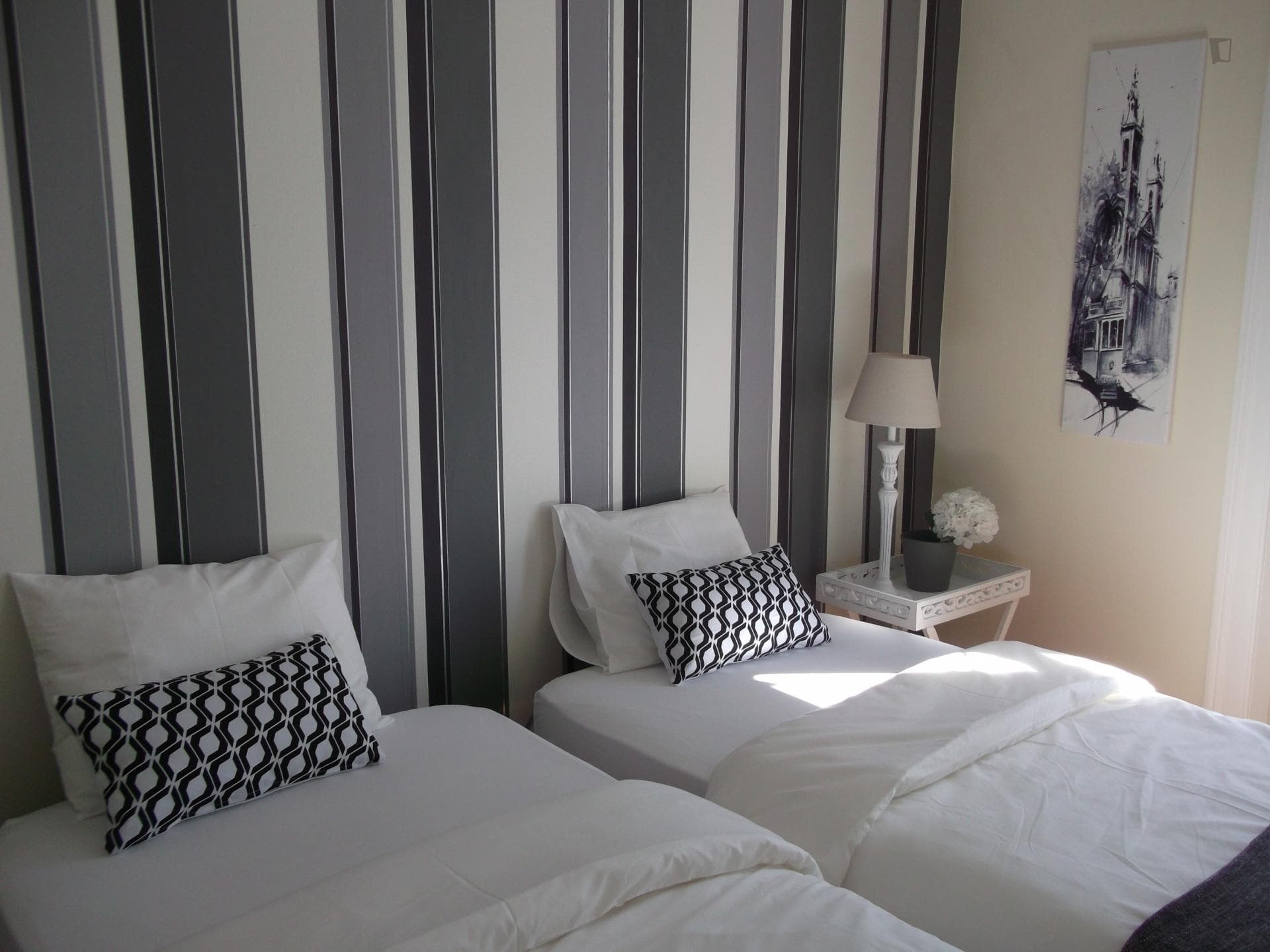Comfortable 6-bedroom apartment near Anjos metro station photo 1