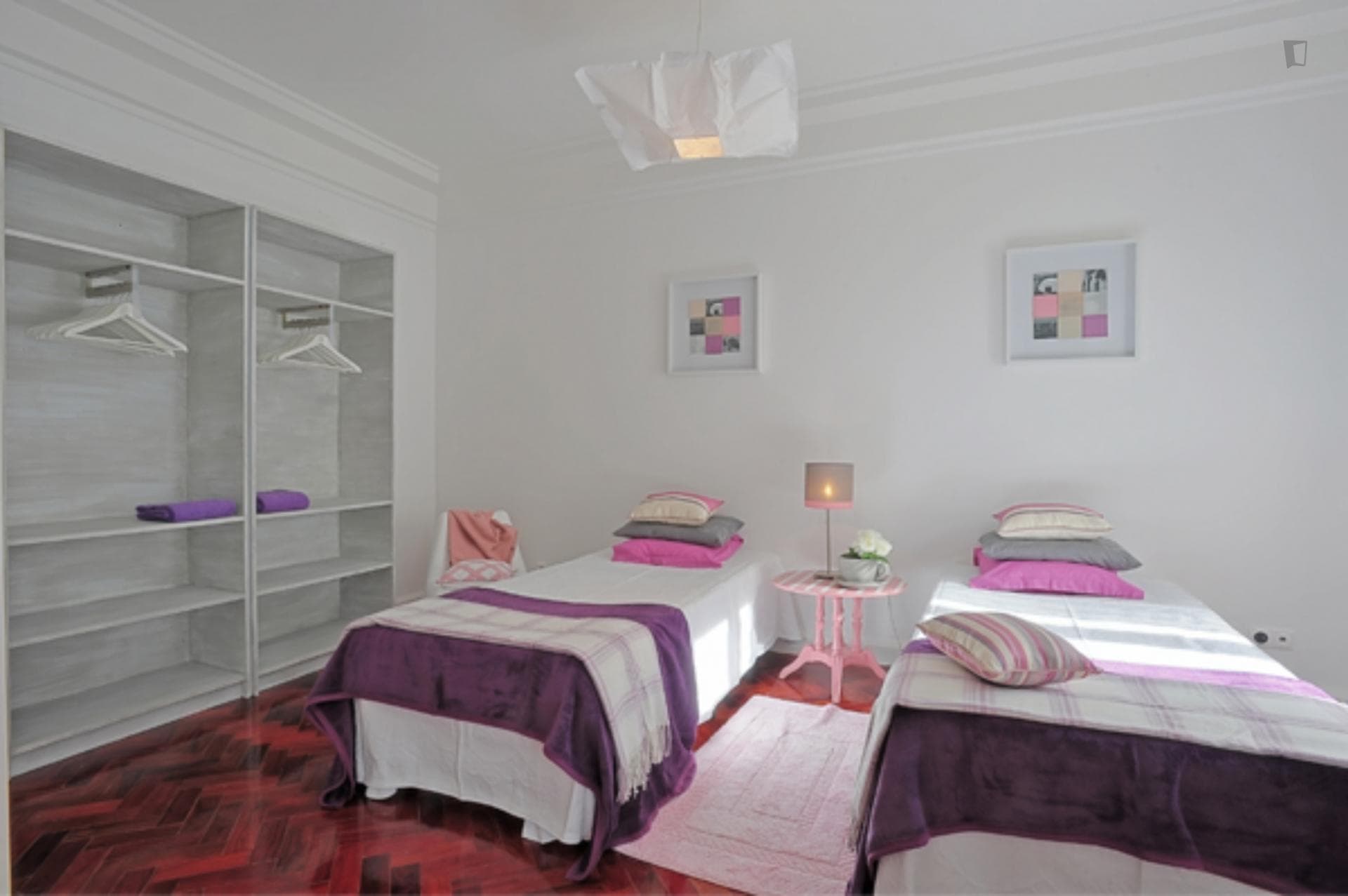 Bright 5-bedroom apartment near Anjos metro station photo 1
