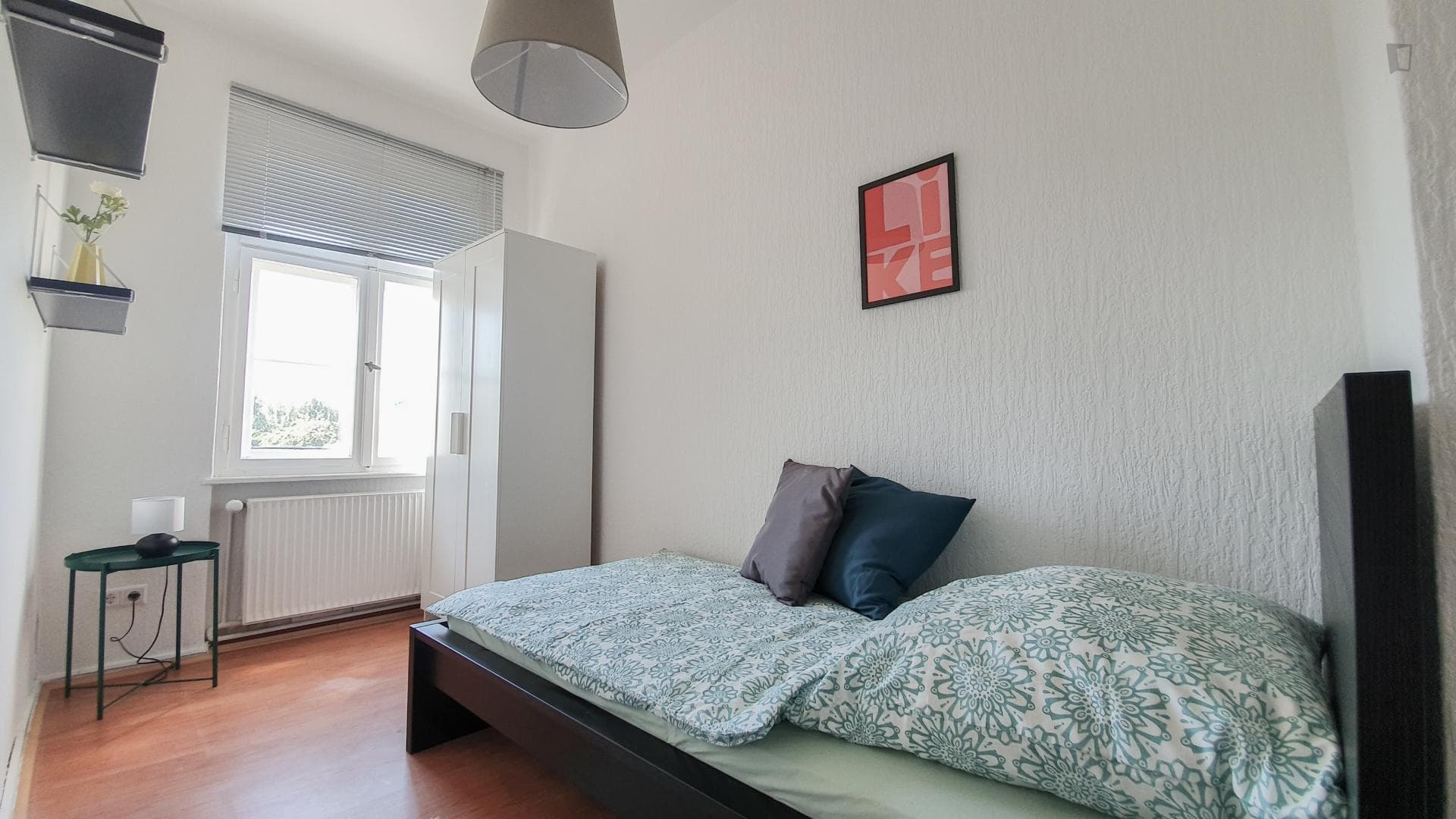 Nice single bedroom in a 4-bedroom apartment in Wilhelmstadt photo 1