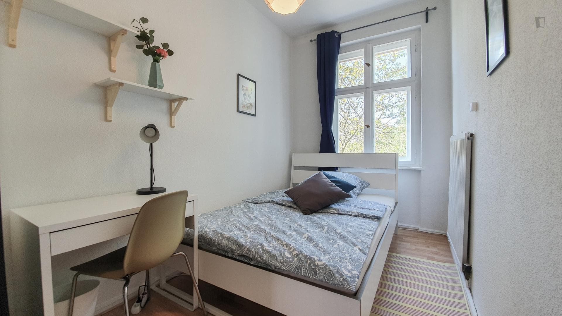 Alluring double bedroom in a 4-bedroom apartment near Theodor-Wolff-Park photo 1