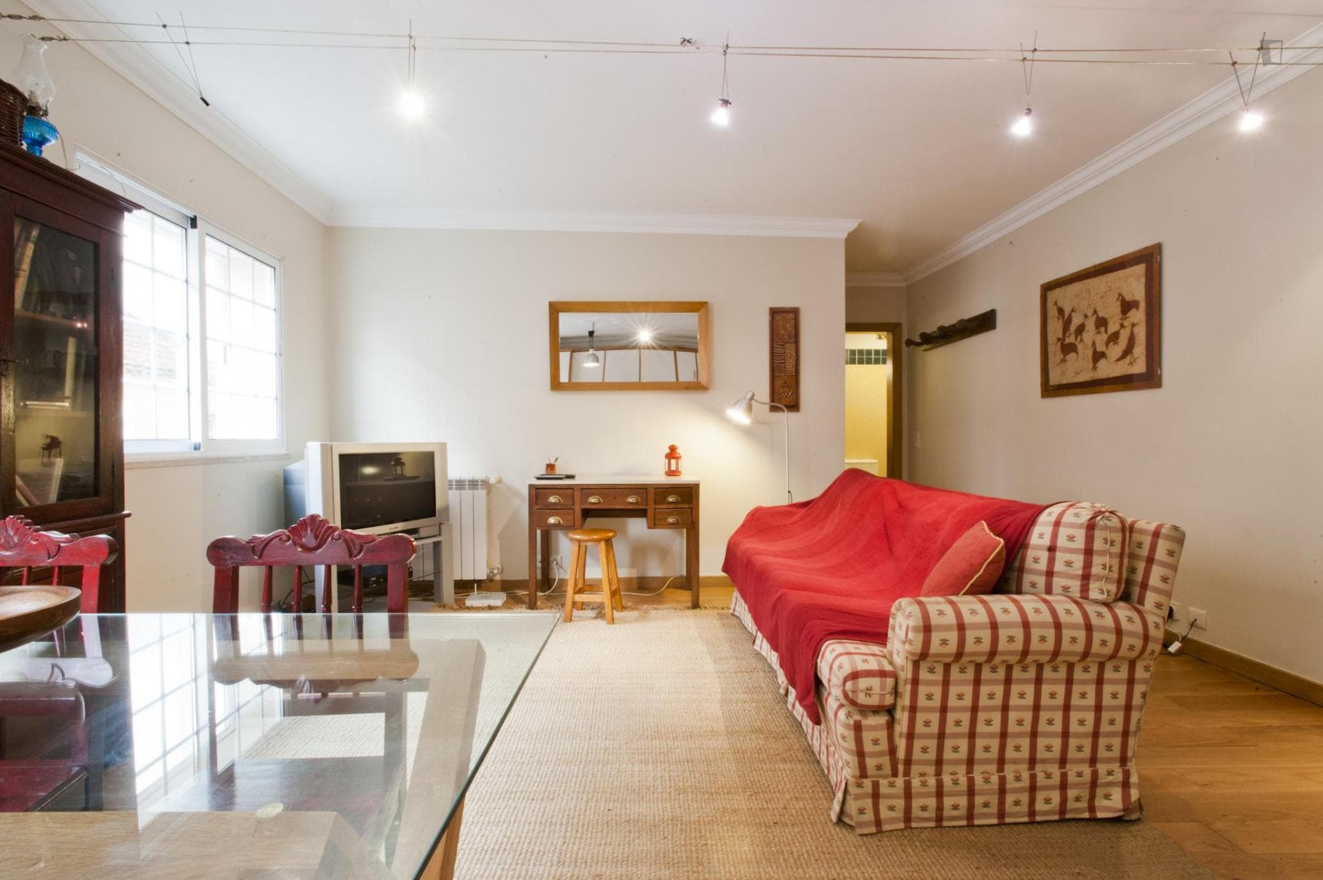 Bright and comfortable 1-bedroom apartment near to Campo de Ourique photo 1