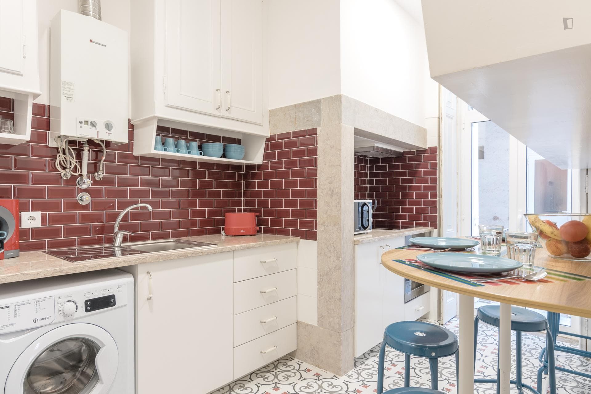Attractive single bedroom close to Universidade Autónoma de Lisboa photo 1