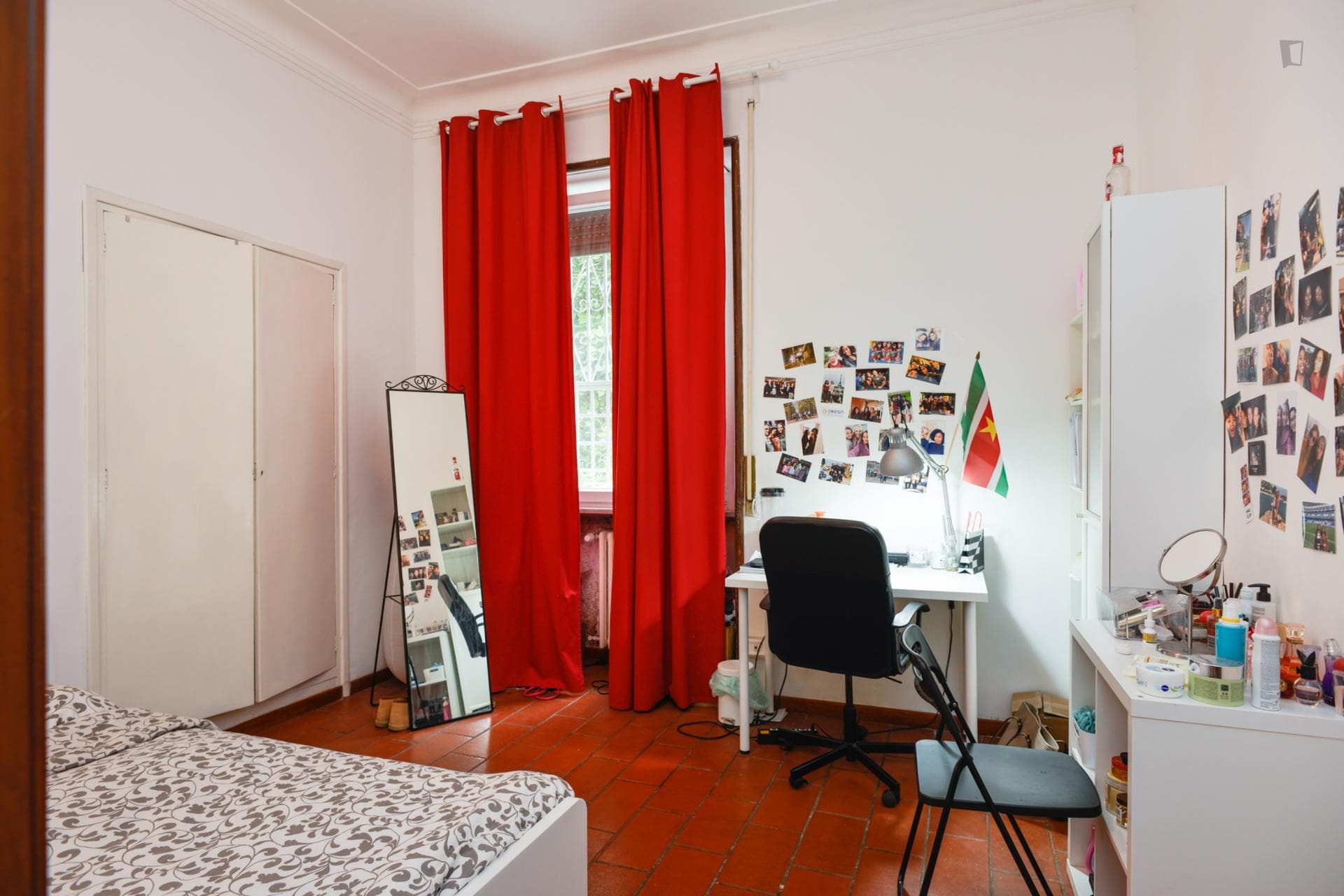 Cool double bedroom with ensuite bathroom near Parioli bus station photo 1