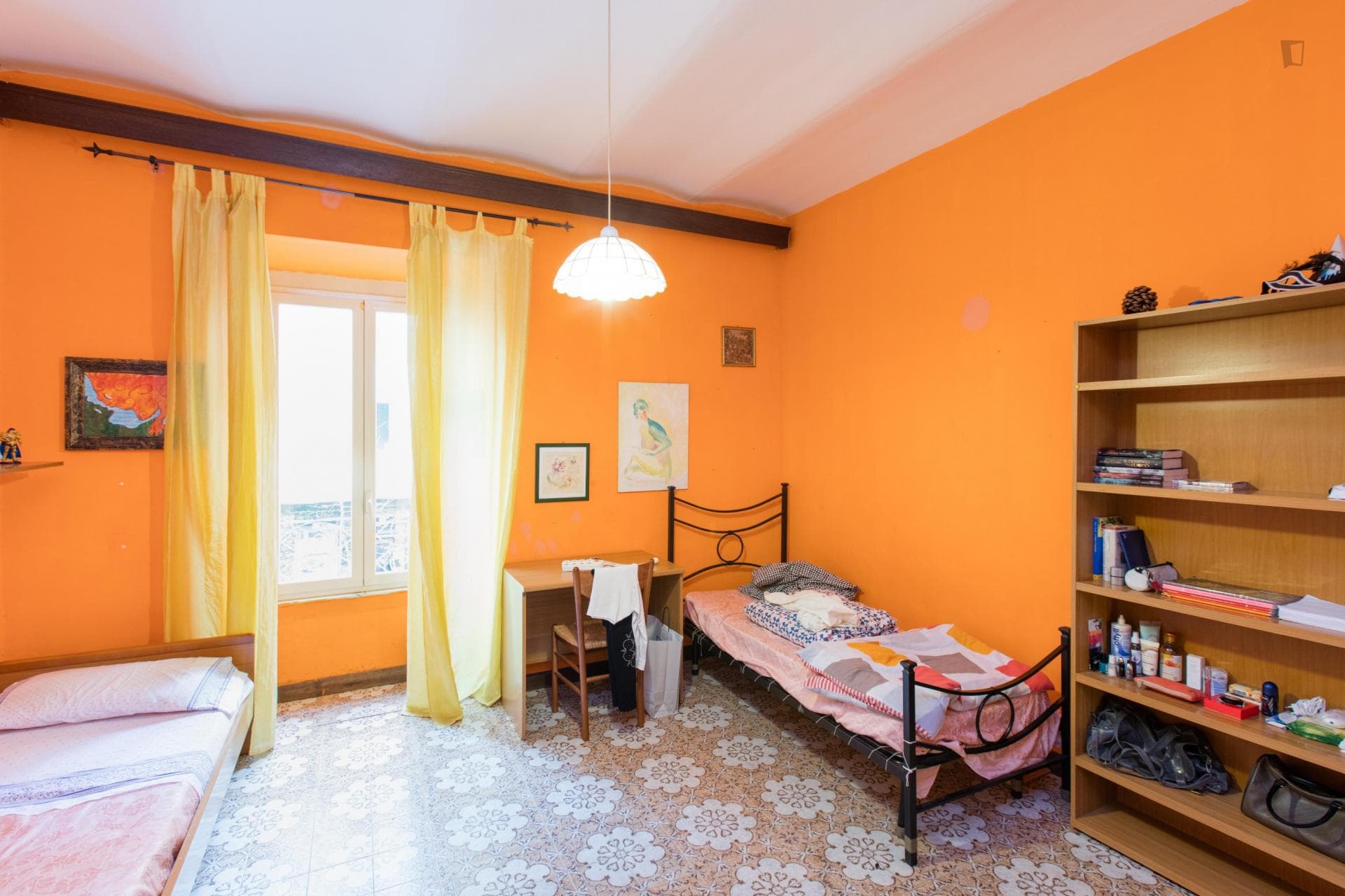Cheerful twin bedroom in a 3-bedroom flat, near Sapienza Università di Roma photo 1