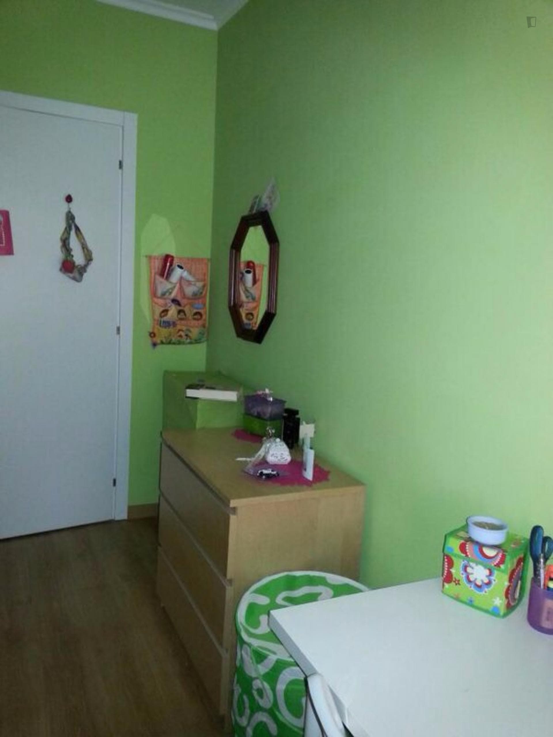 Airy and bright twin bedroom near Mirti metro station photo 1