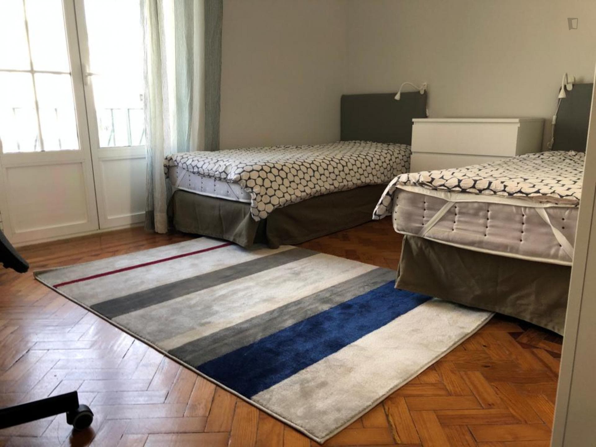 Twin bedroom in a 3-bedroom apartment near Roma metro station photo 1