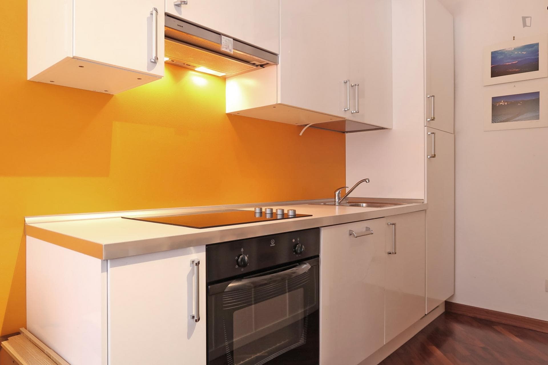 Modern 50 m / 540 ft apartment with 1 br photo 1
