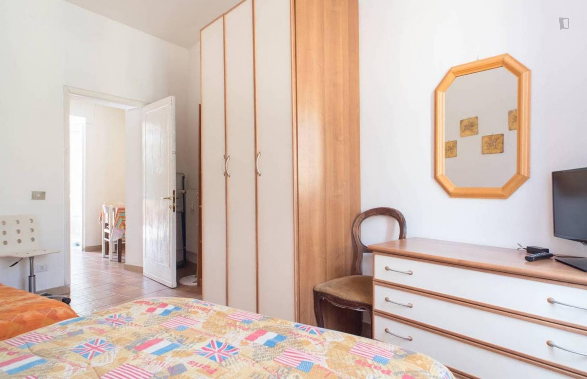 Bright 1-bedroom apartment close to Re Di Roma metro station photo 1