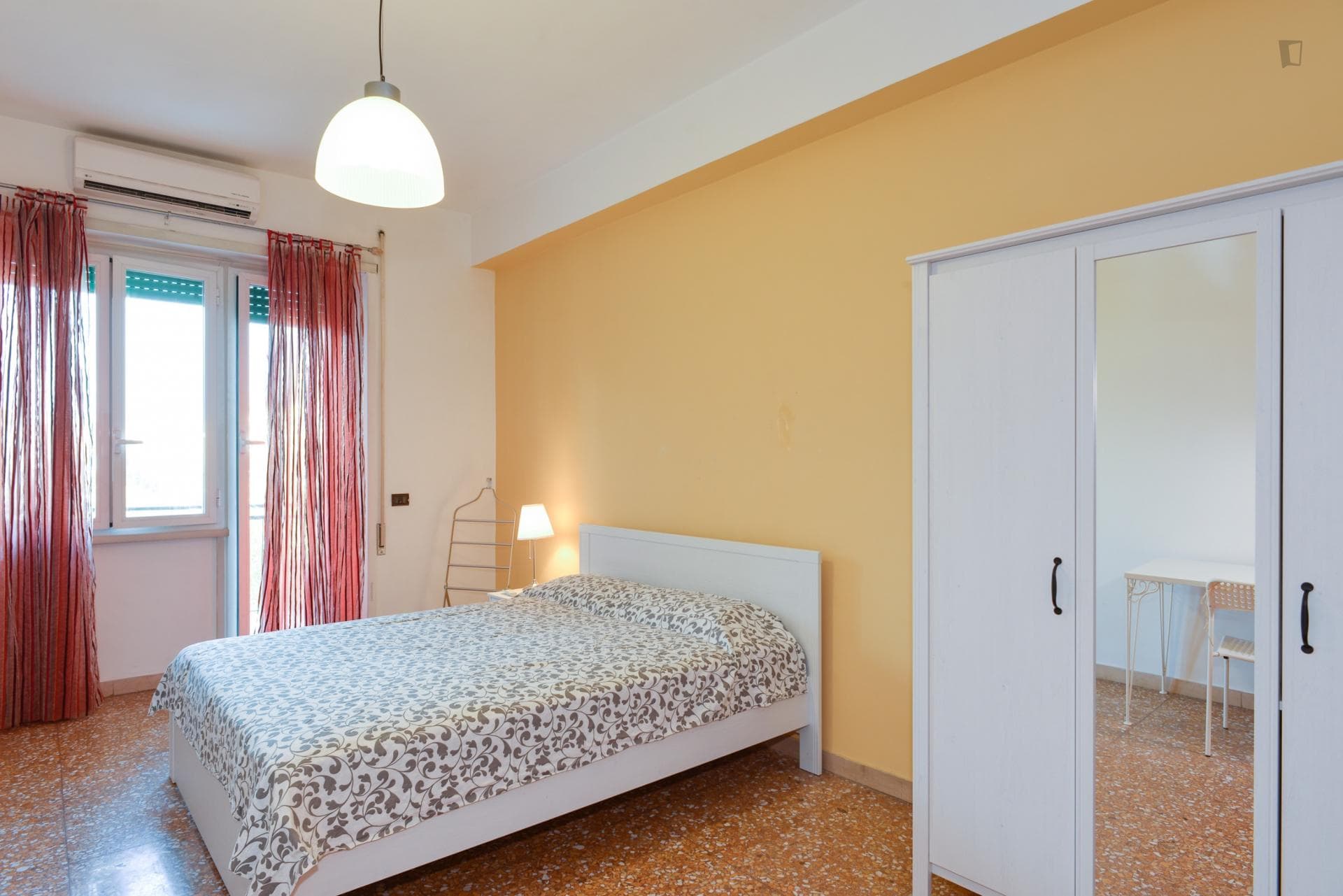 Fine double bedroom not too far from Università degli studi Roma Tre photo 1