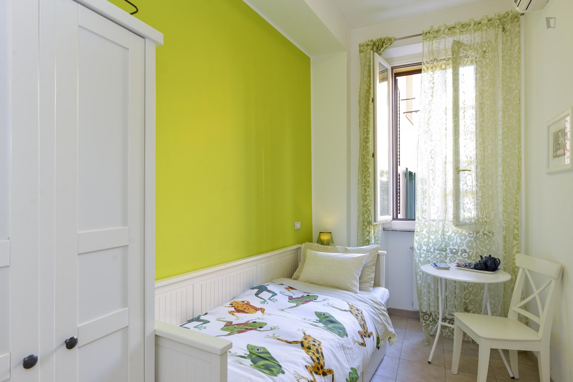 Single bedroom in a 2-bedroom flat in Appio Latino photo 1
