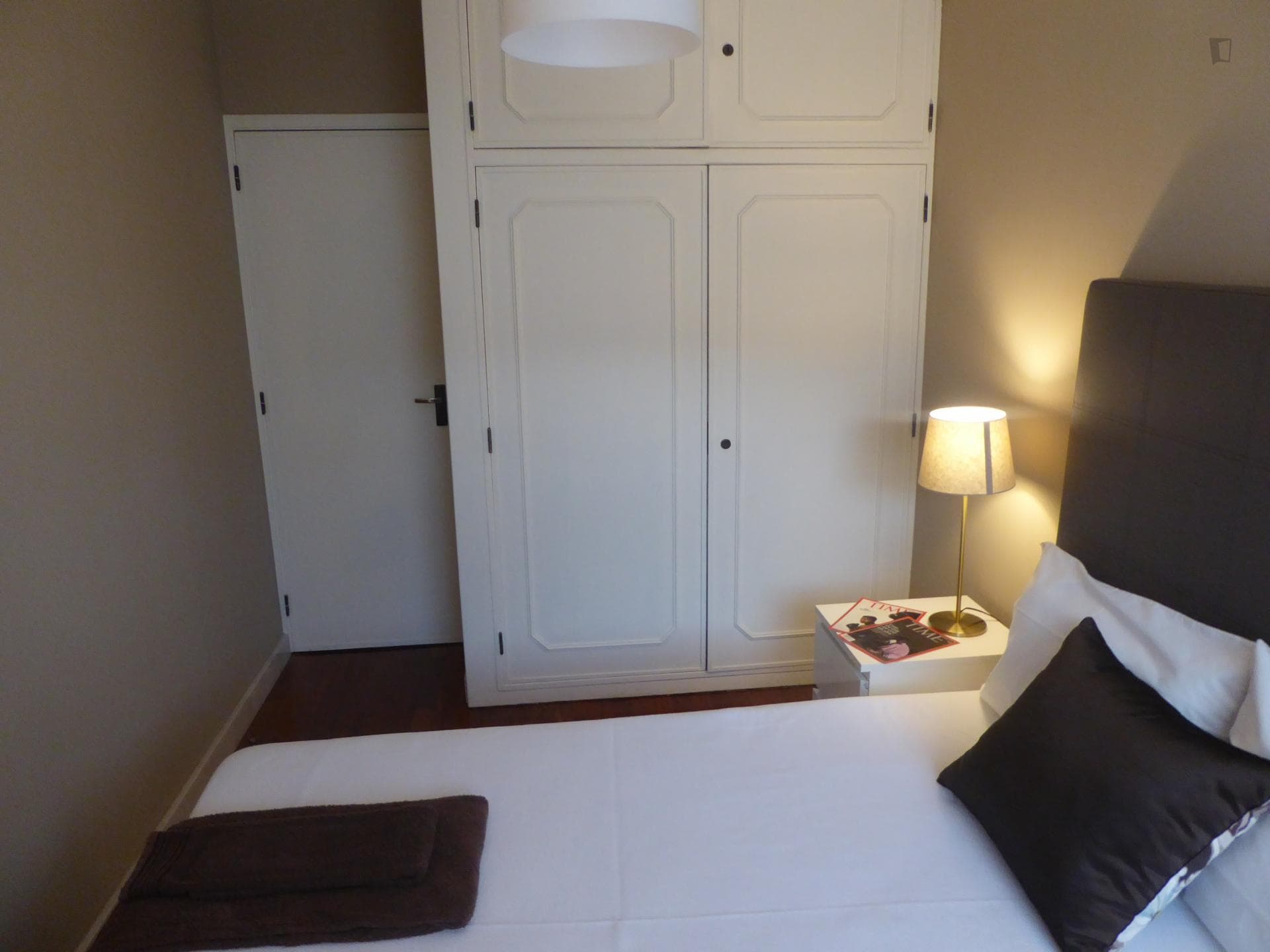 Spacious 2-bedroom apartment close to Lapa metro station photo 1