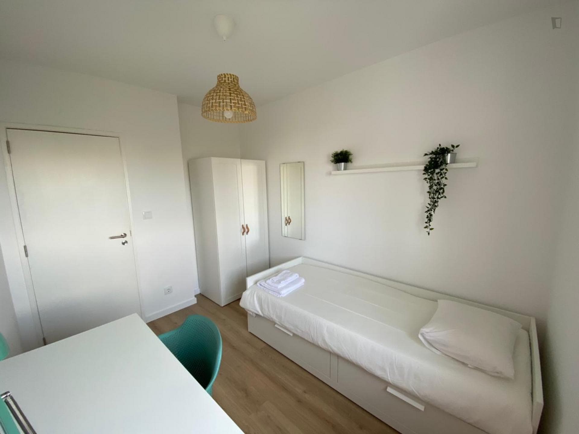 Single bedroom with roll-out bed in Oeiras photo 1