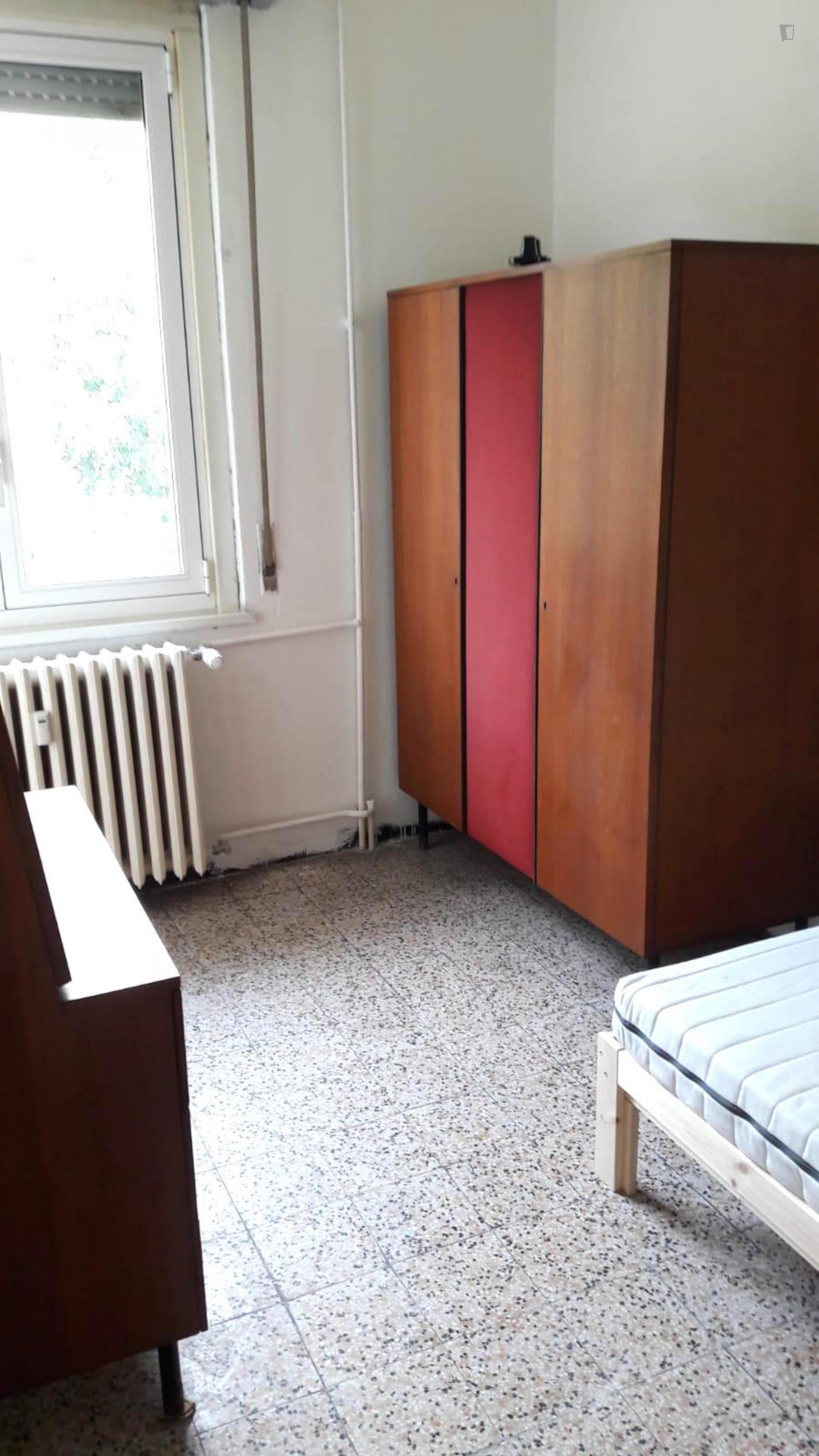 Nice single bedroom in a 5-bedroom apartment close to Bovisa photo 1