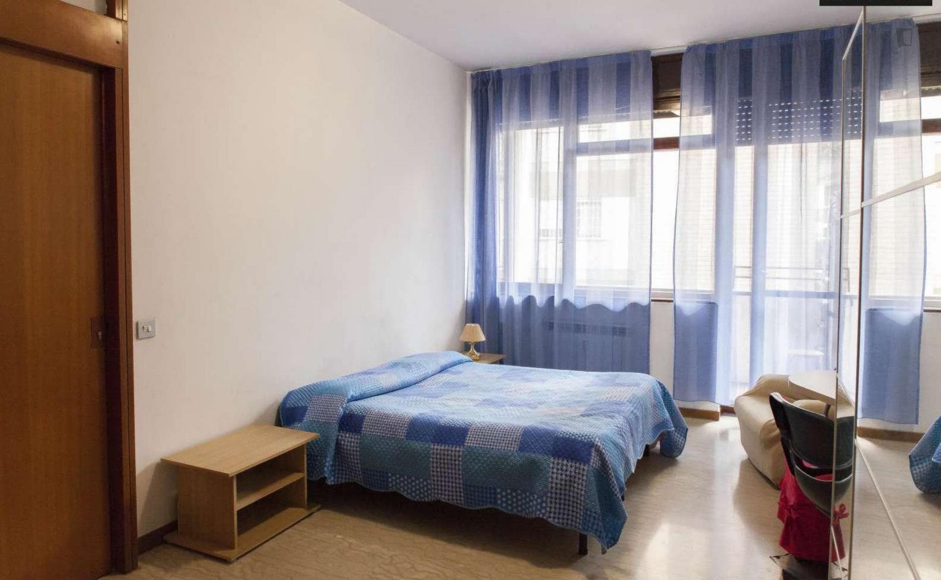 Cool double bedroom with private bathroom photo 1