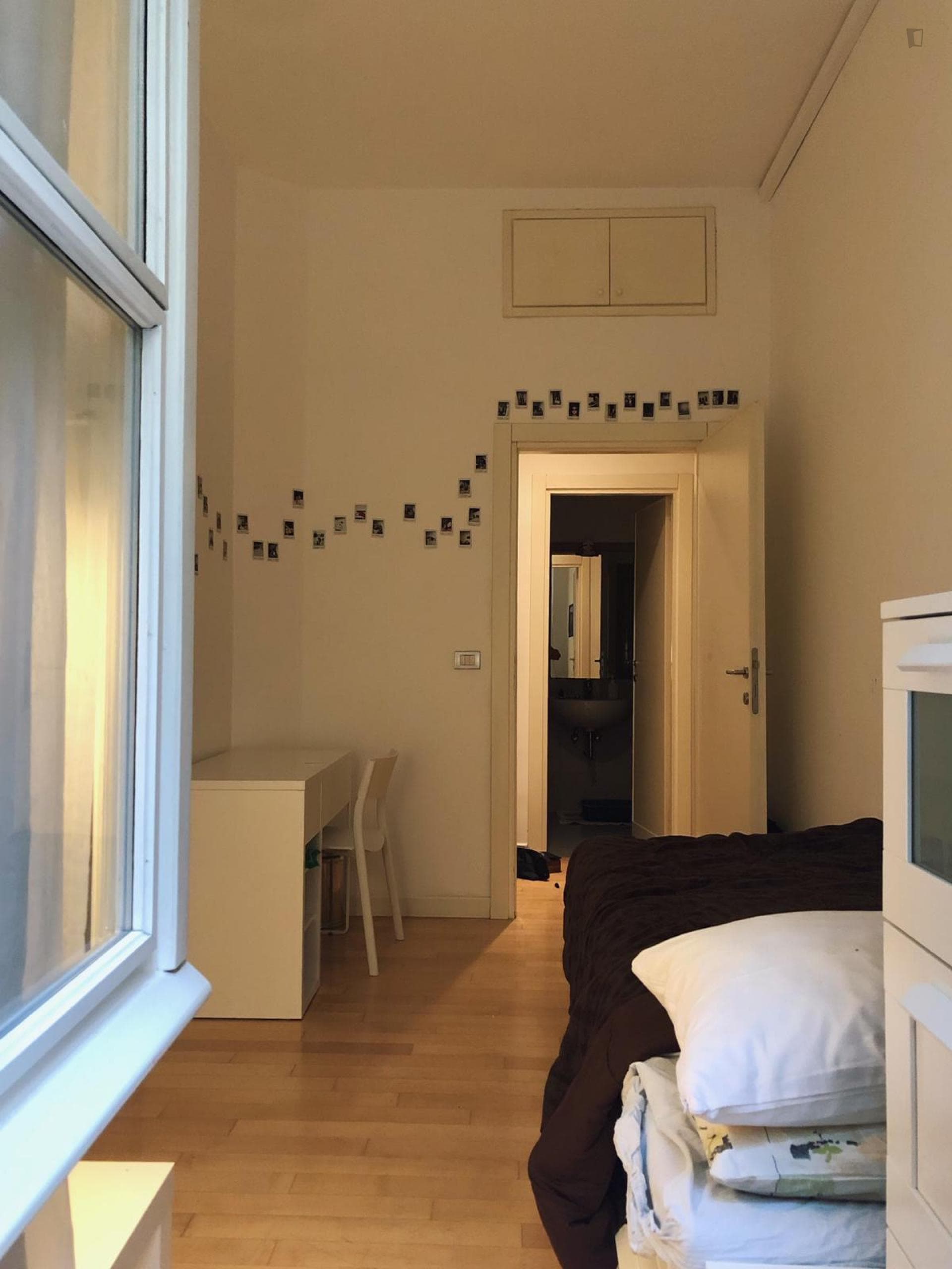 Single bedroom in a 3-bedroom apartment not far from Ottaviano metro station photo 1