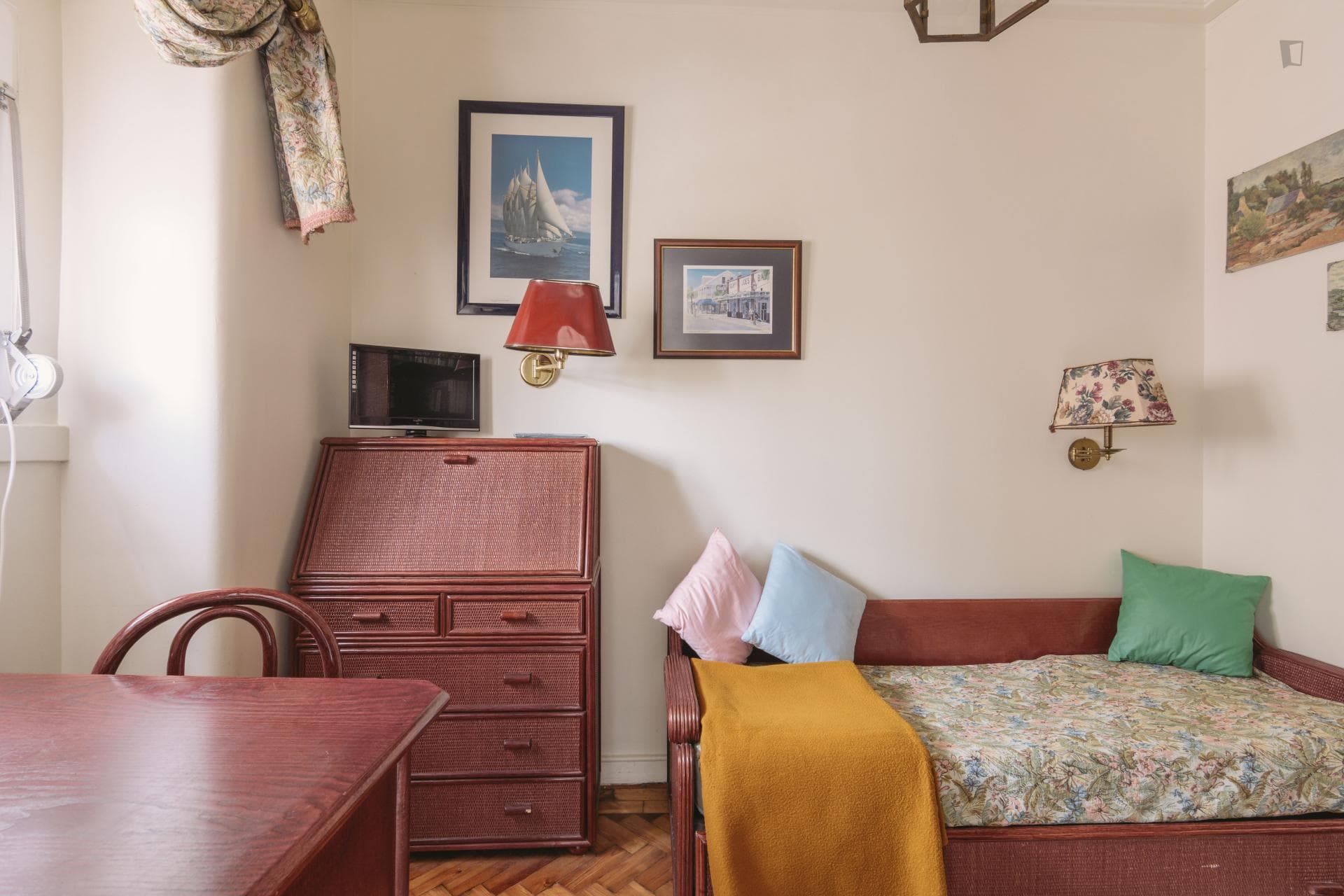 Cozy Single Bedroom in Alameda Apartment with Wi-Fi and Central Heating photo 1