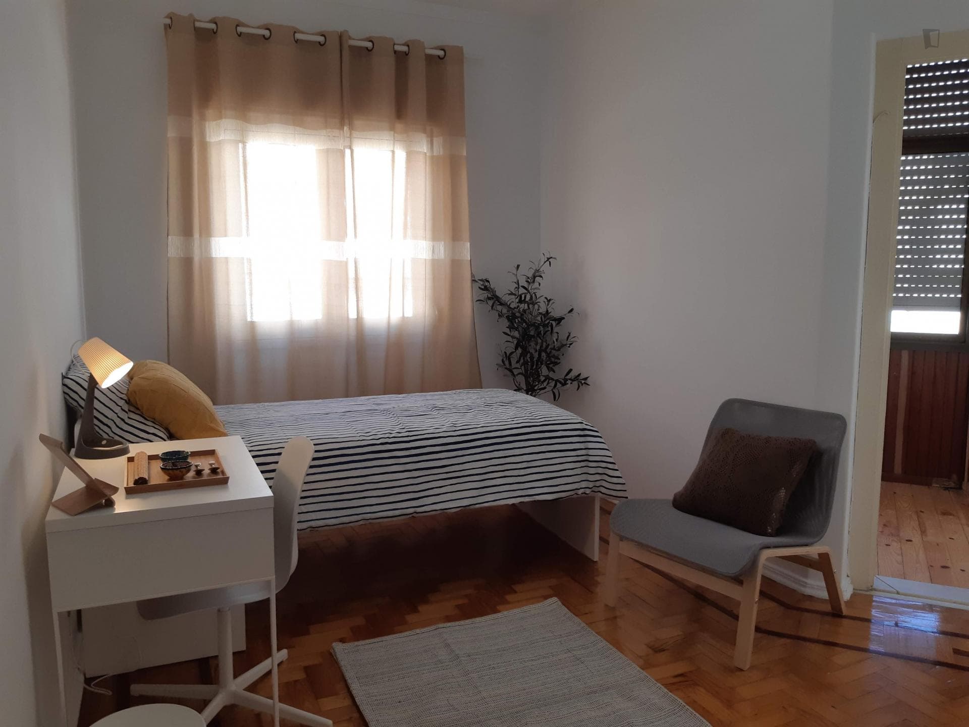 Nice single bedroom close to Amadora Este metro station photo 1