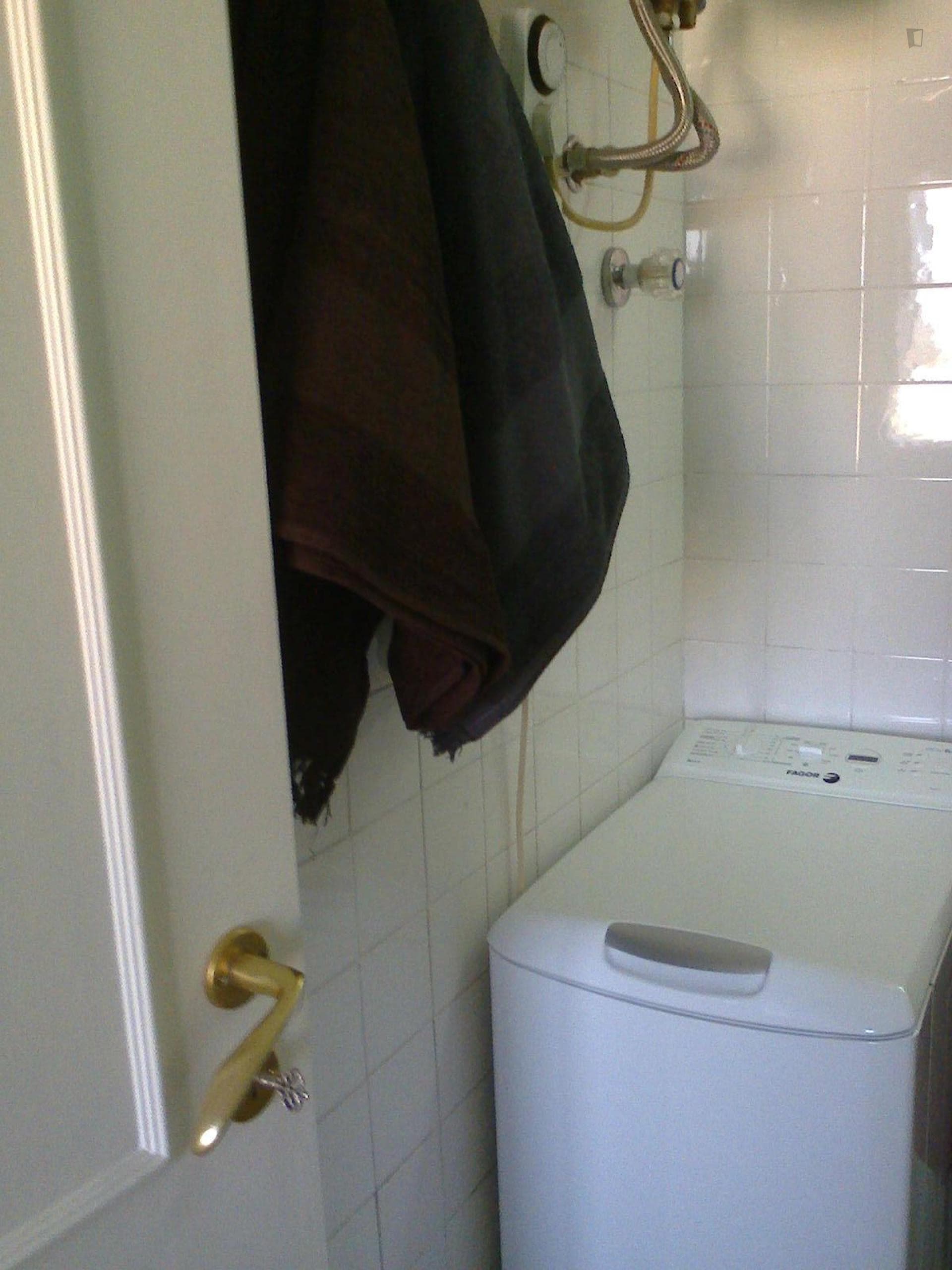 Sunny studio apartment in lively near metro Bolhão photo 1