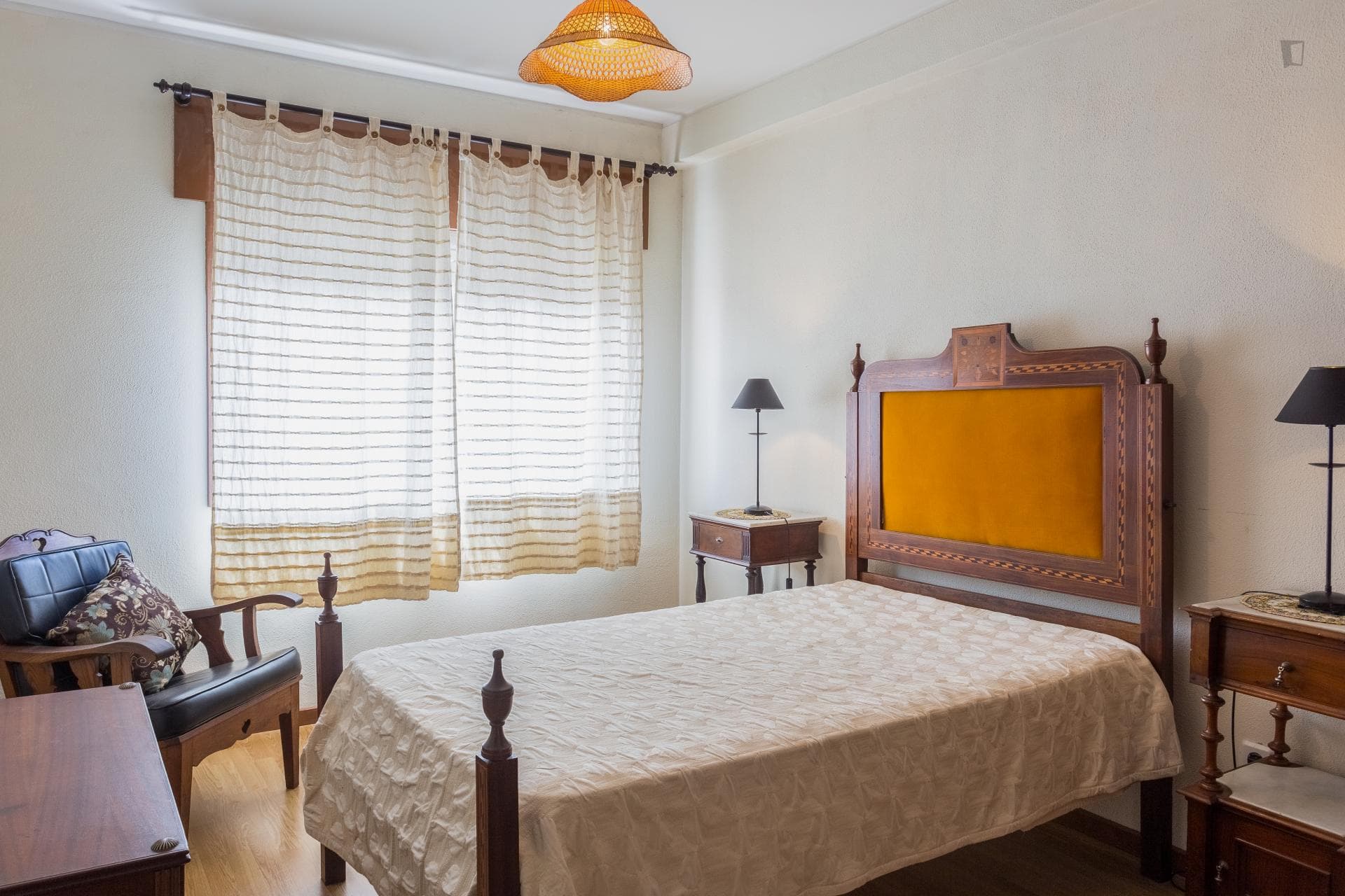 Well-located double bedroom near the Marquês metro station photo 1
