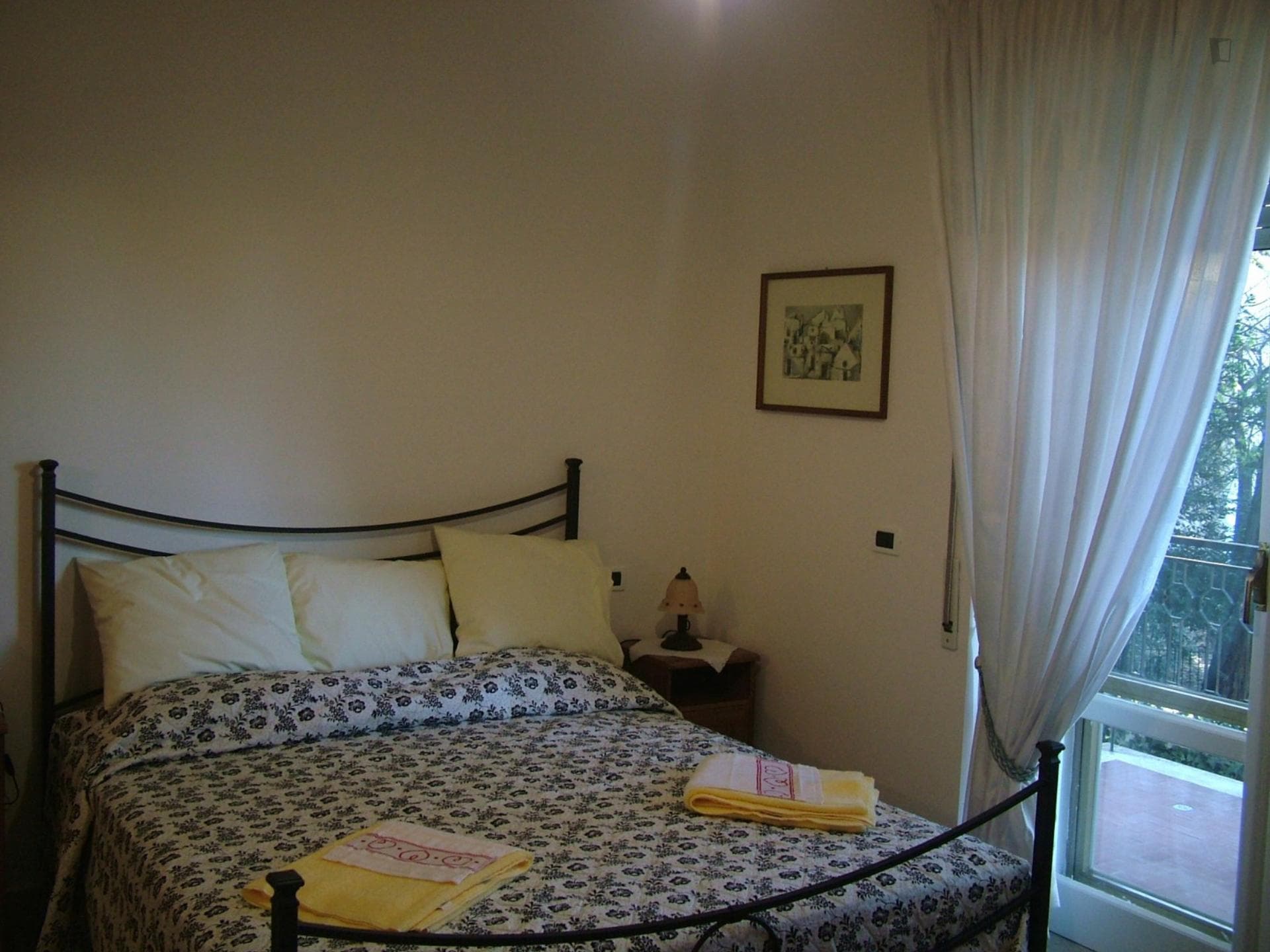 Really light double ensuite bedroom near Villa Doria Pamphili park photo 1