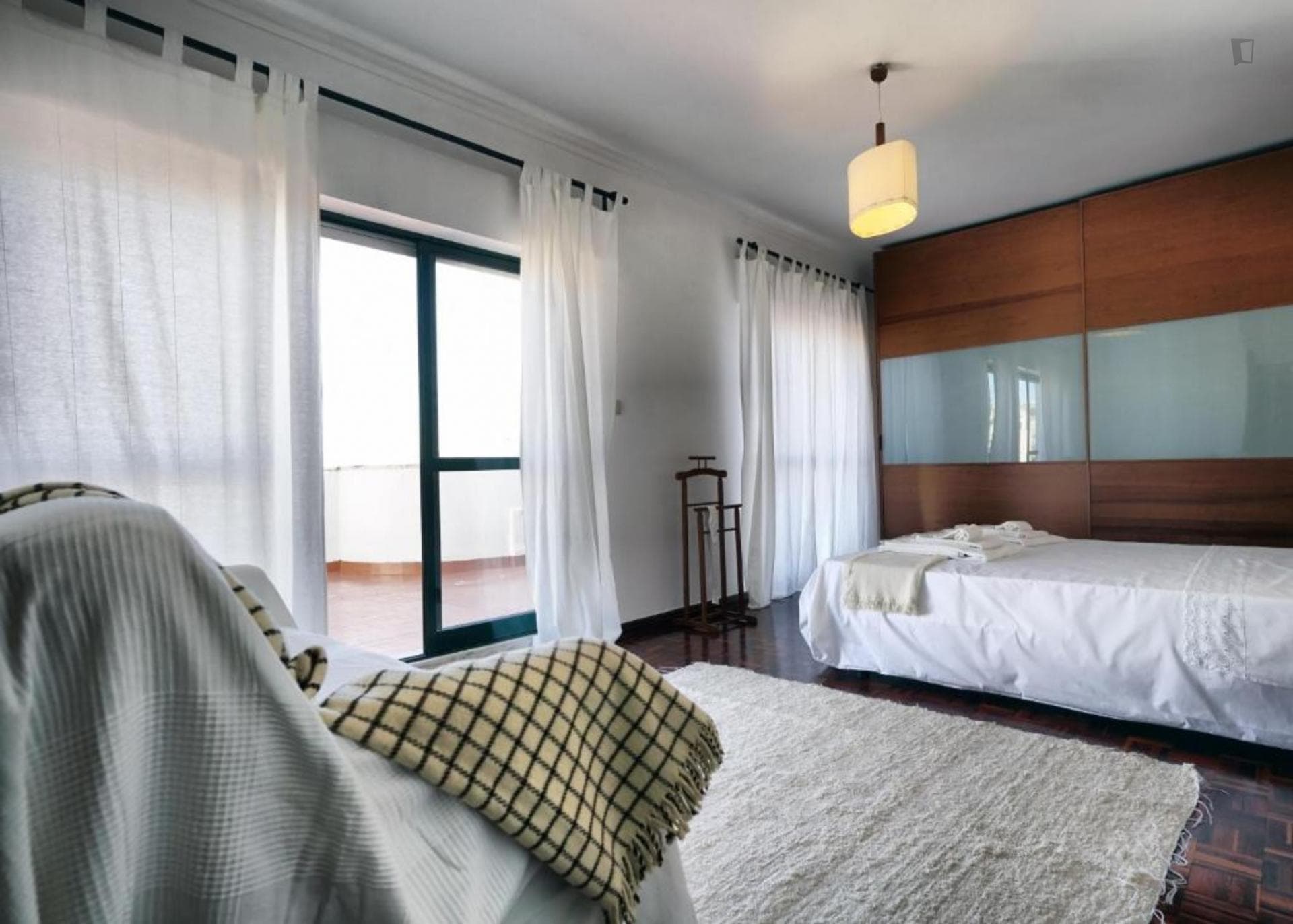Amazing 1-bedroom apartment close to Amadora train station photo 1