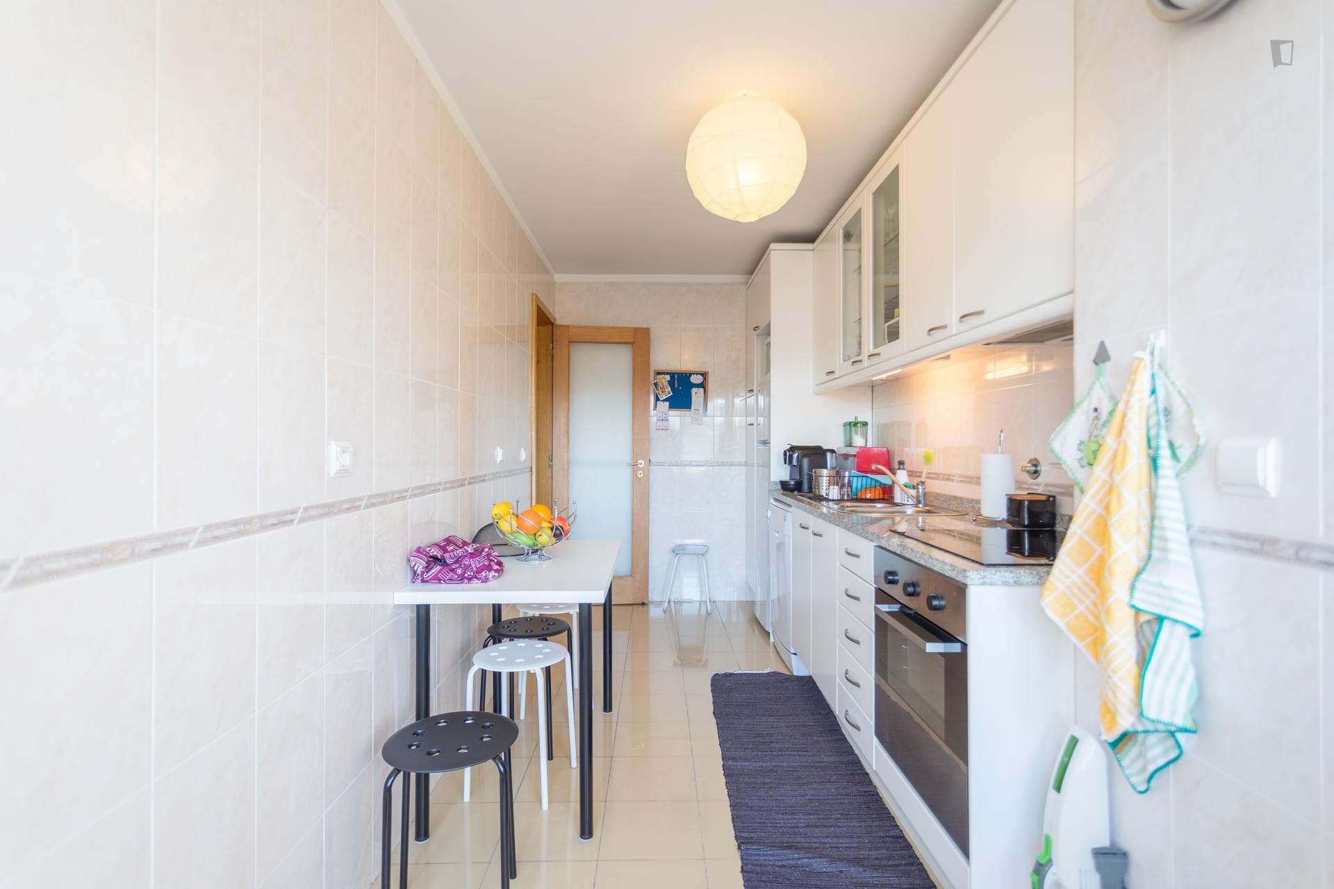 Pleasant double bedroom in Bonfim, near Faculdade de Belas Artes photo 1
