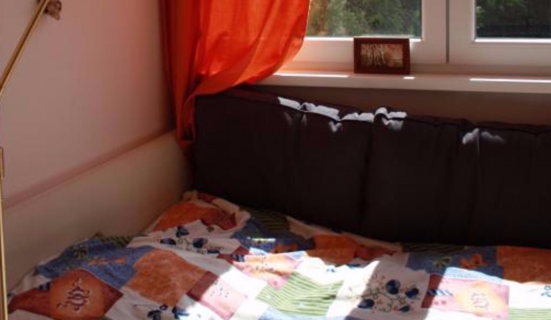 Bright 1-bedroom apartment close to the Richard-Wagner-Platz metro station photo 1