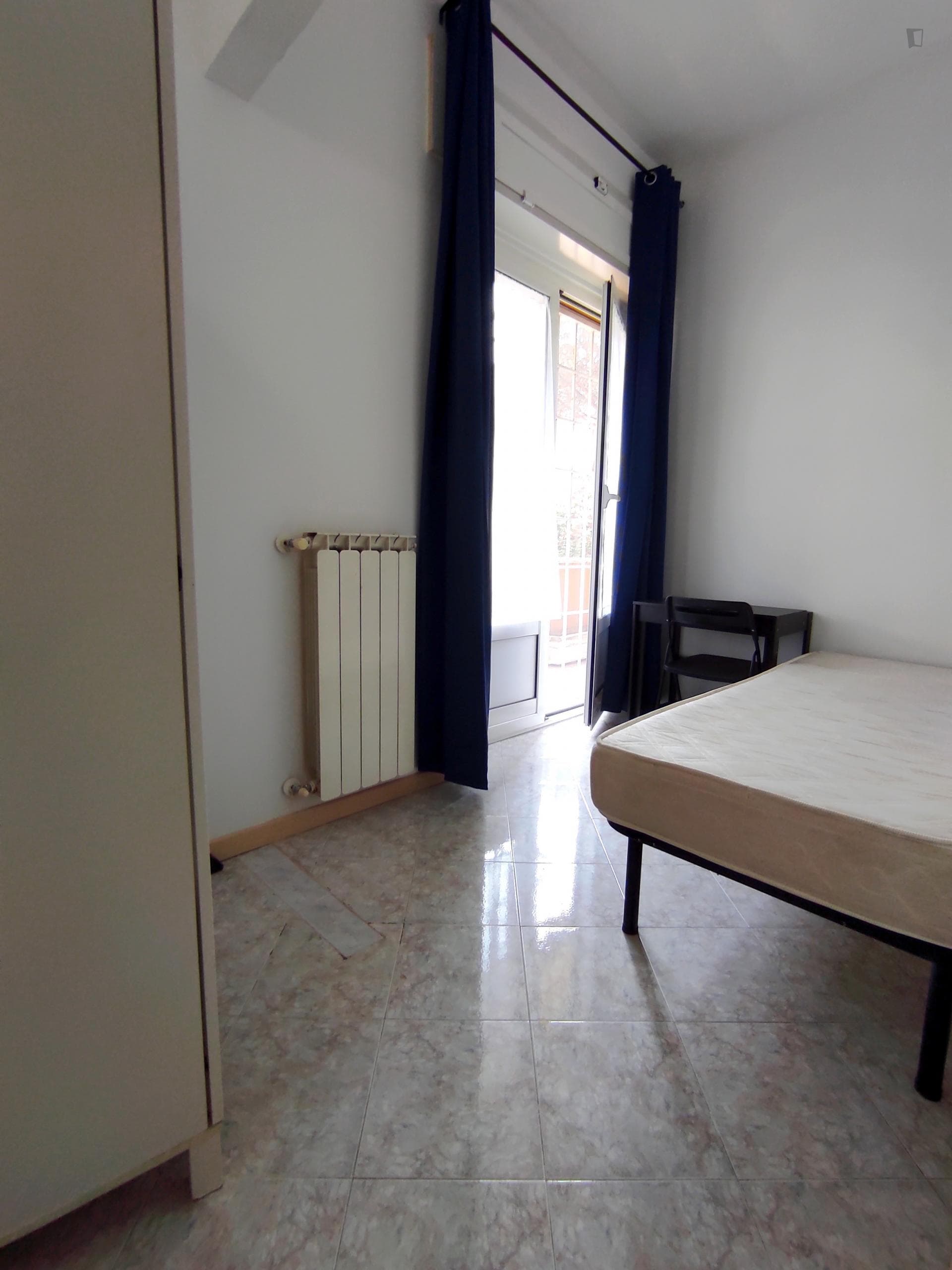 Nice single bedroom in 7-bedroom apartment in Tor Marancia area photo 1