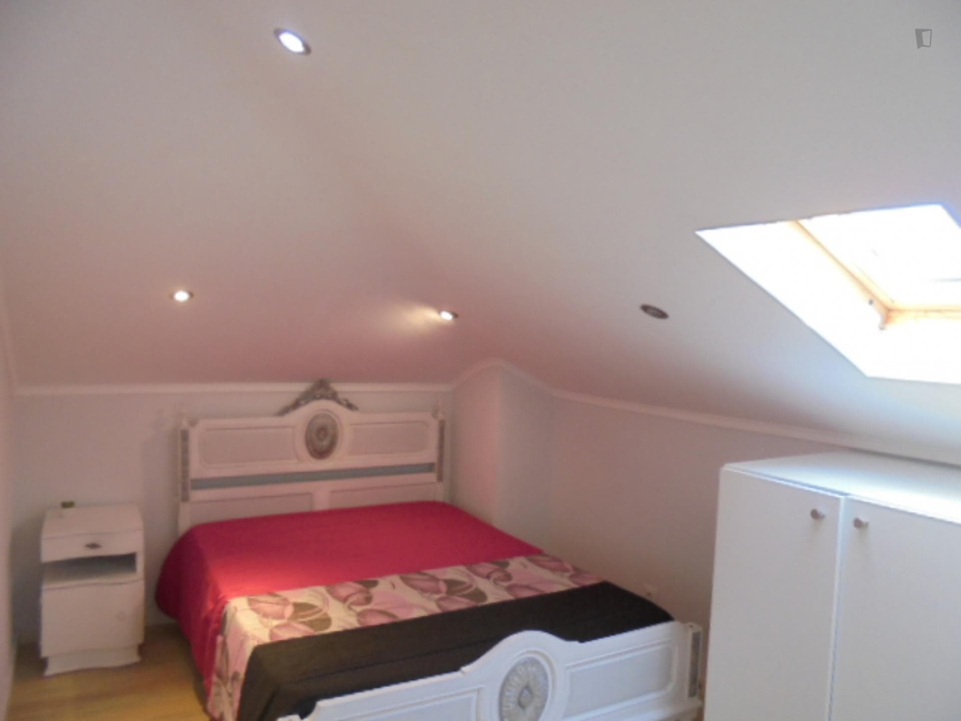 Snug double bedroom in Costa da Caparica photo 1