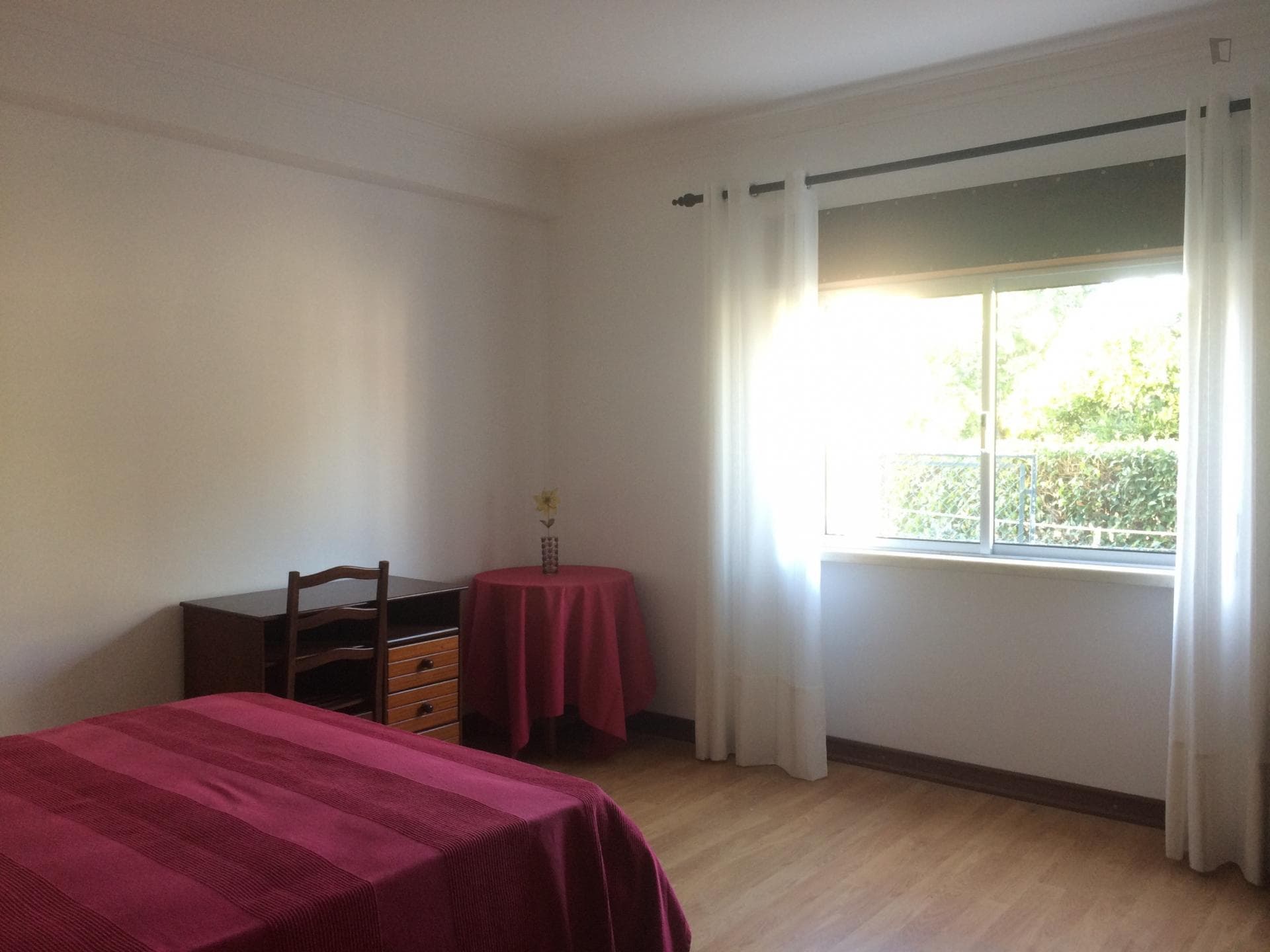 Large Double Bedroom in house with patio, sea-view and large saloon in Caparica photo 1
