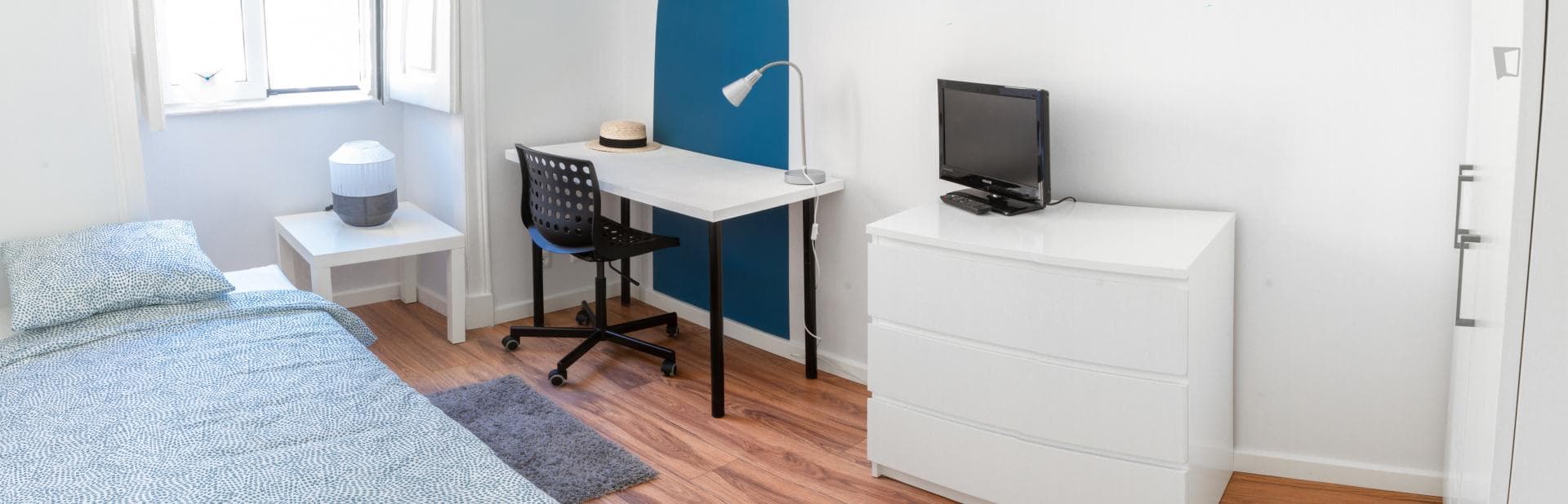 Comfortable single bedroom in Arroios photo 1