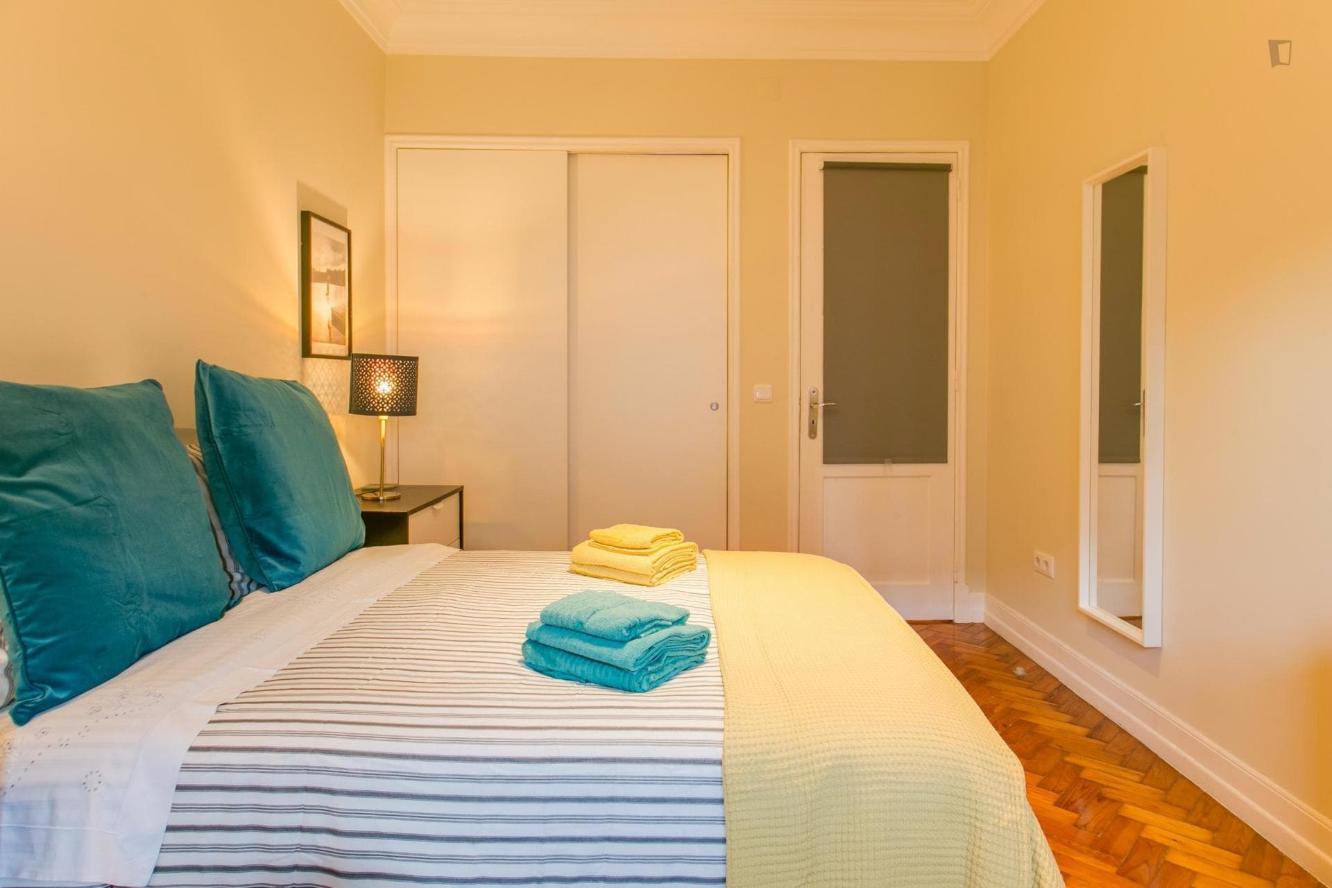 Wonderful spacious Double bedroom at charming Avenida de Roma location photo 1