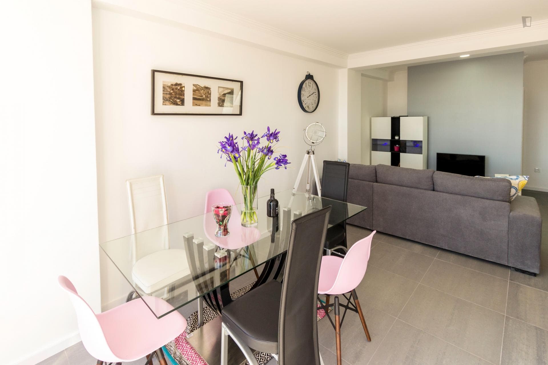 Double bedroom, with private bathroom, in 3-bedroom apartment photo 1