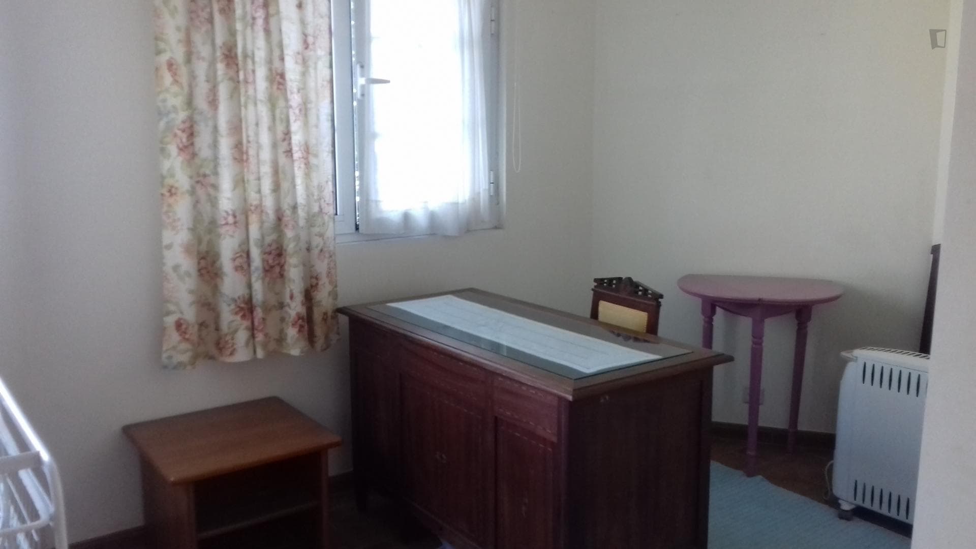 Double bedroom in a 3-bedroom house near Eixo train station photo 1