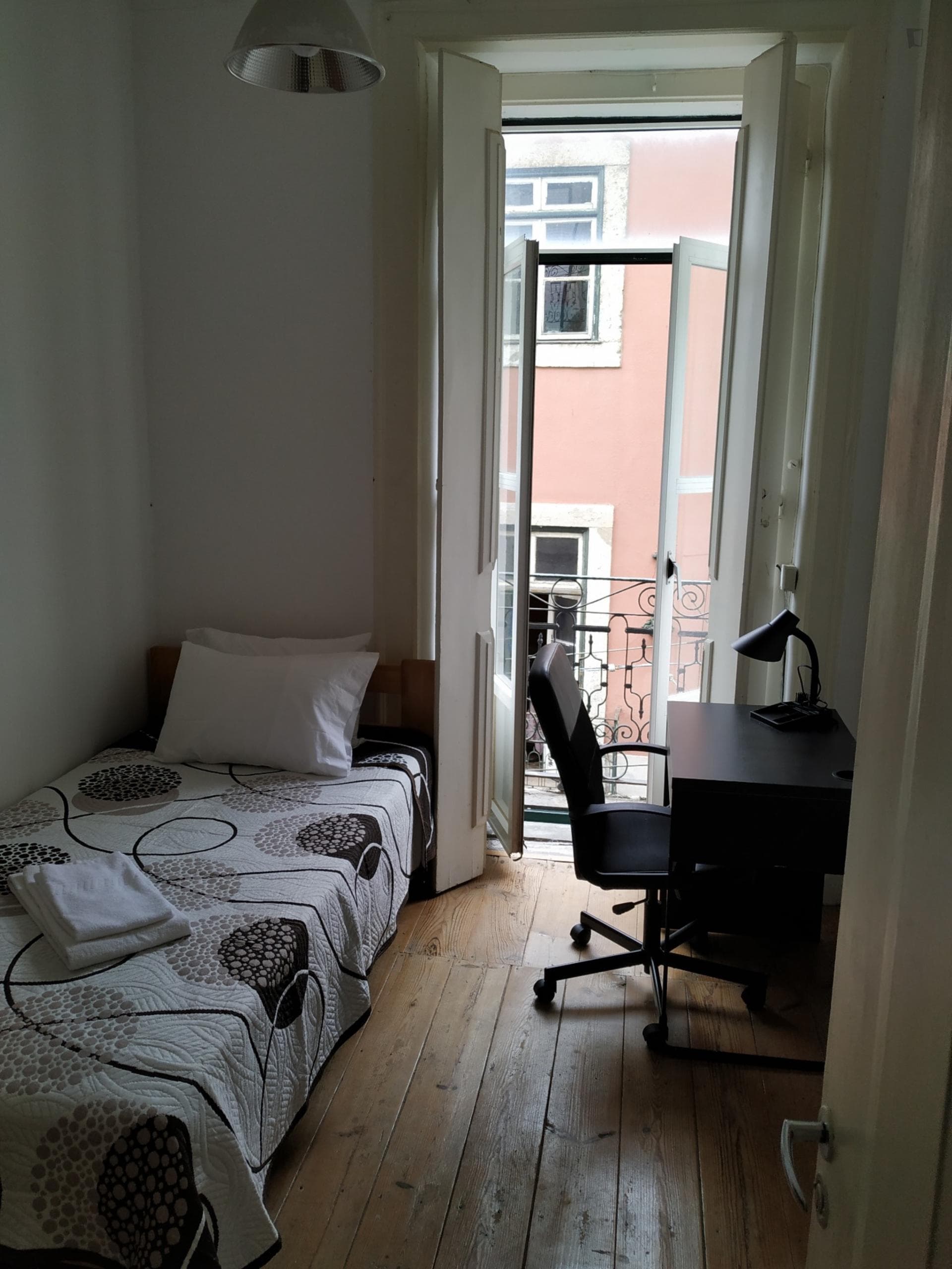 Comfortable 4-bedroom apartment in Mouraria photo 1