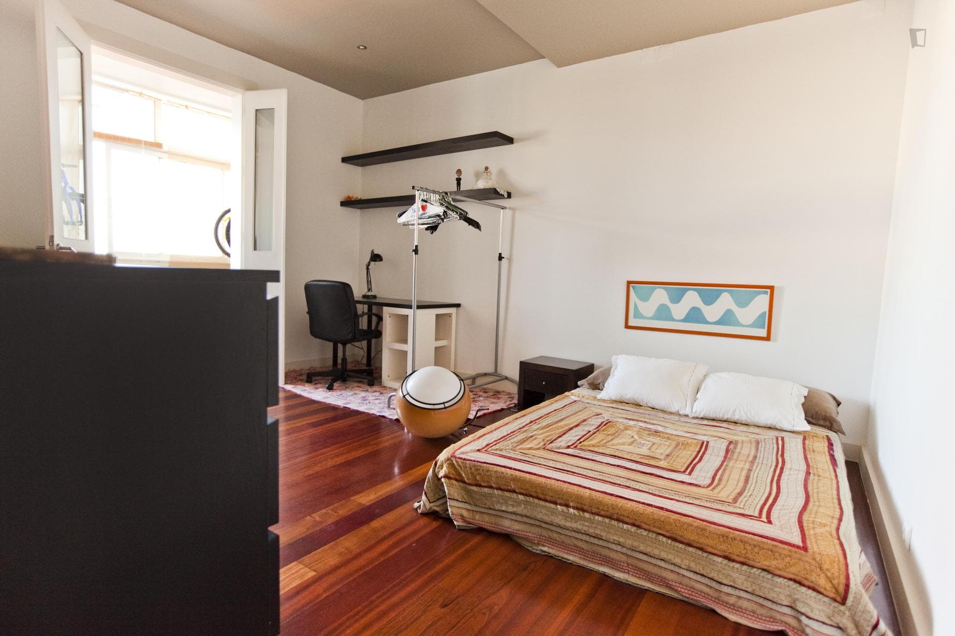 Lovely double bedroom close to NOVA Medical School photo 1