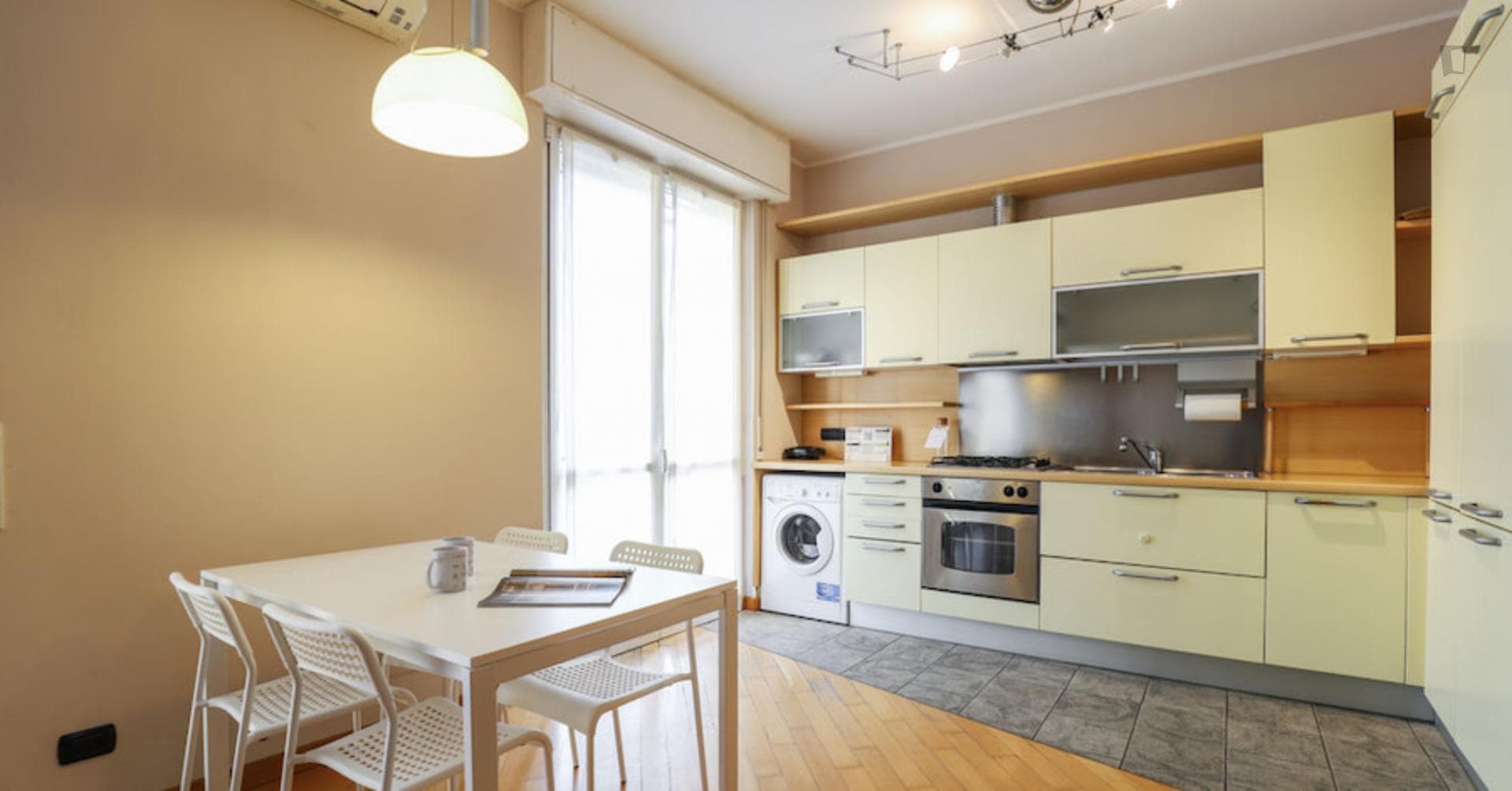 Charming 1-bedroom apartment near Milano San Cristoforo train station photo 1