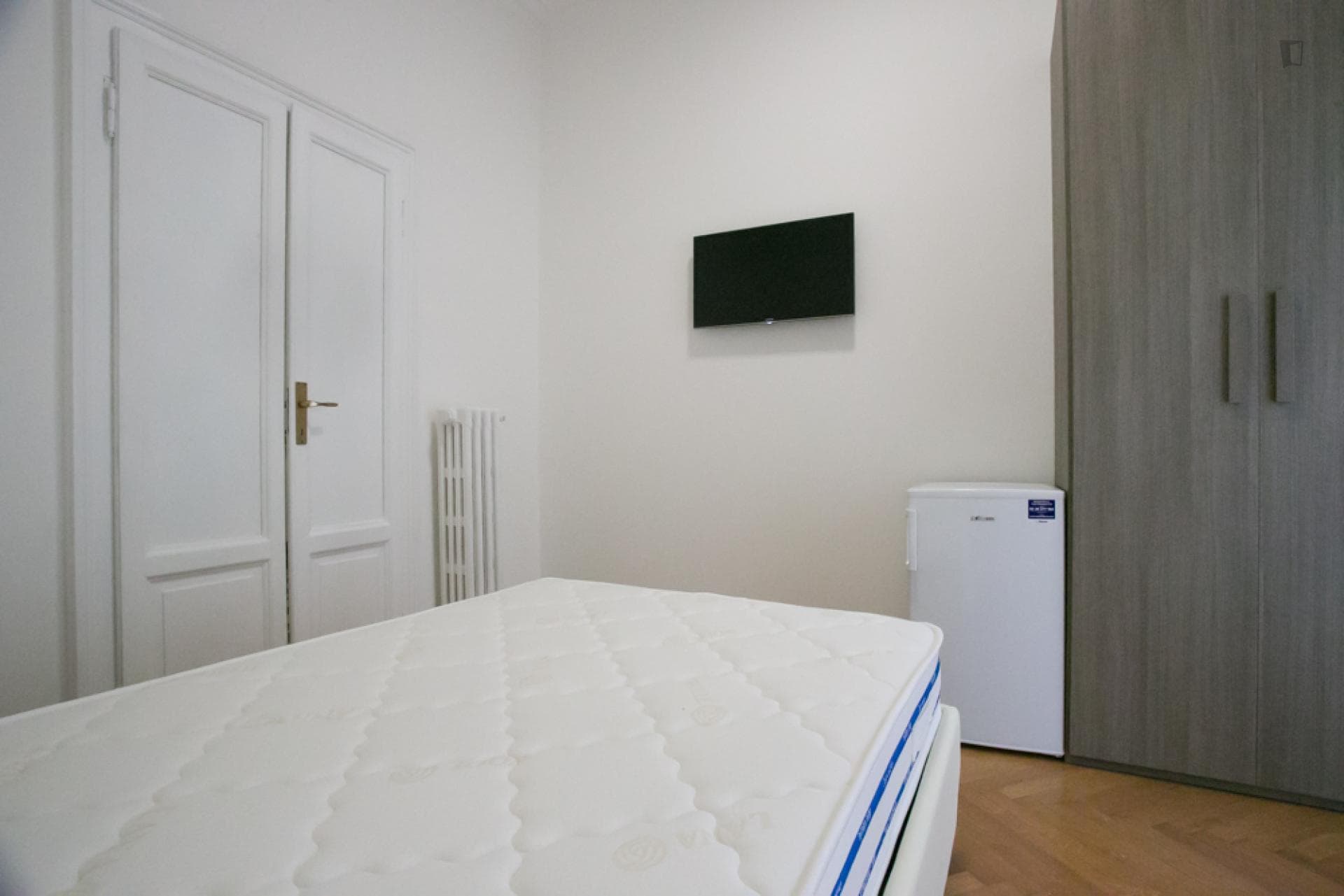 Cozy single bedroom near Milano Porta Venezia train station photo 1