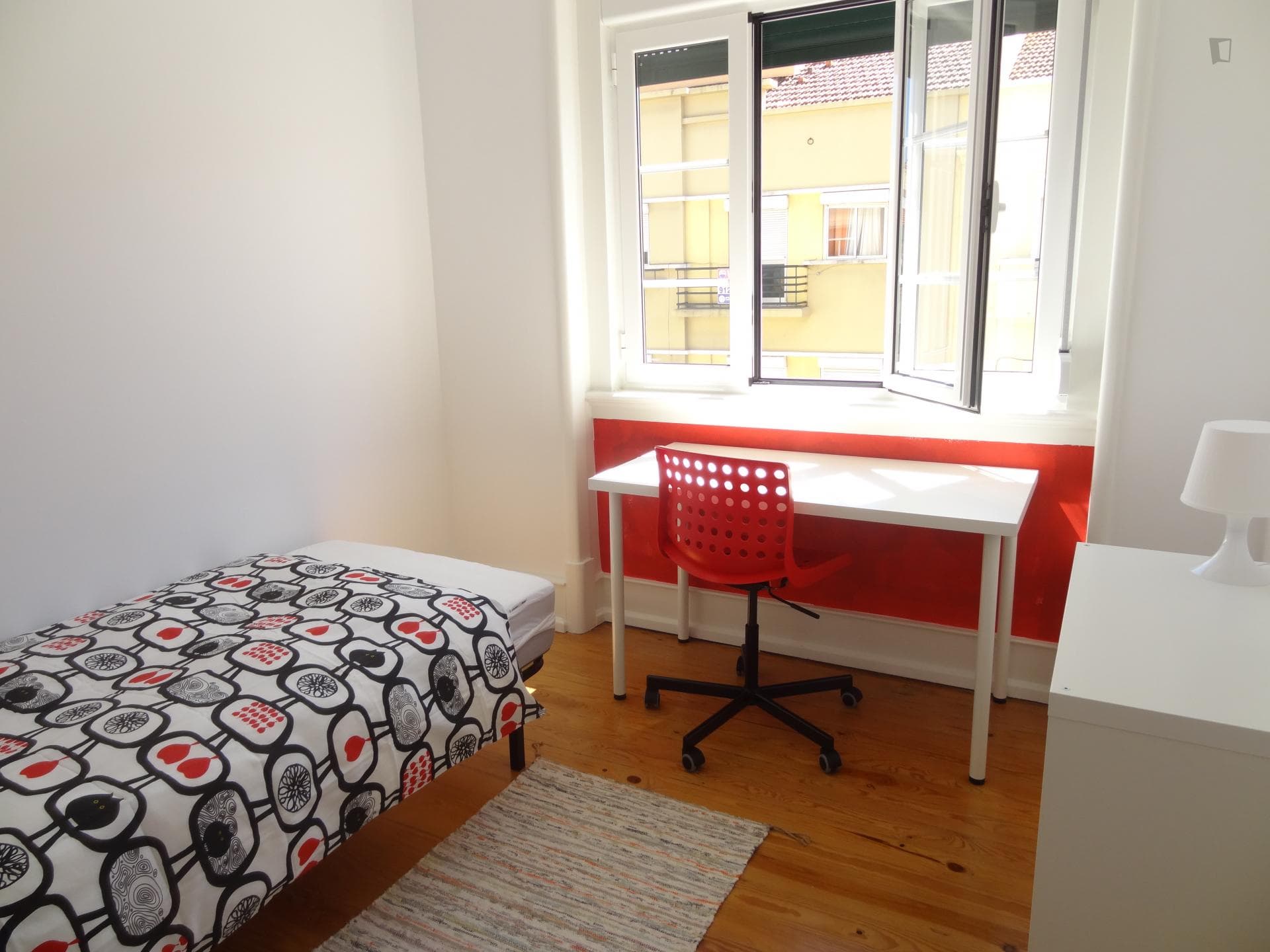 Cosy single bedroom in Sete Rios photo 1