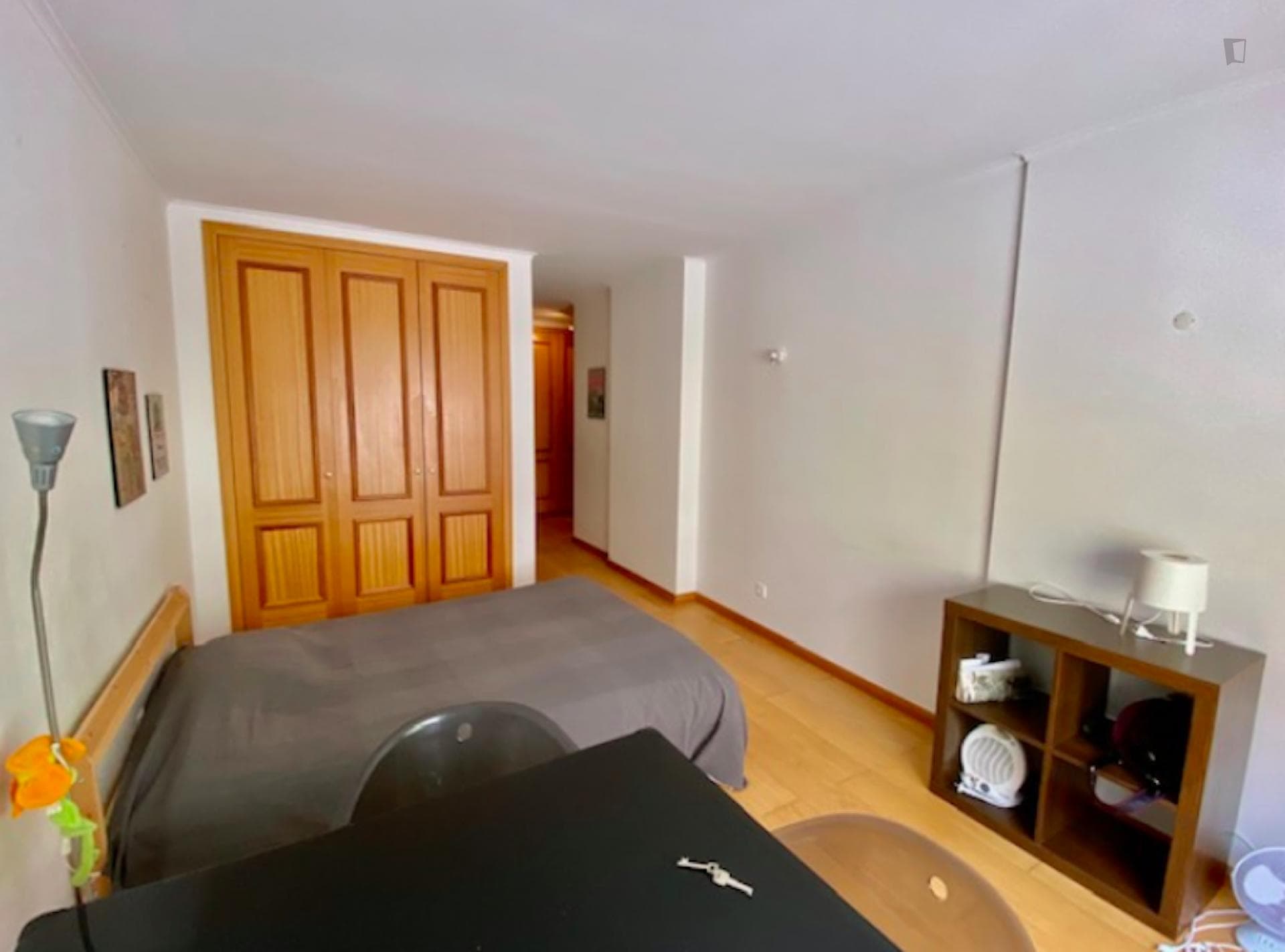 Double bedroom in a 4-bedroom apartment near Parque das Quintas das Conchas e dos Lilases photo 1