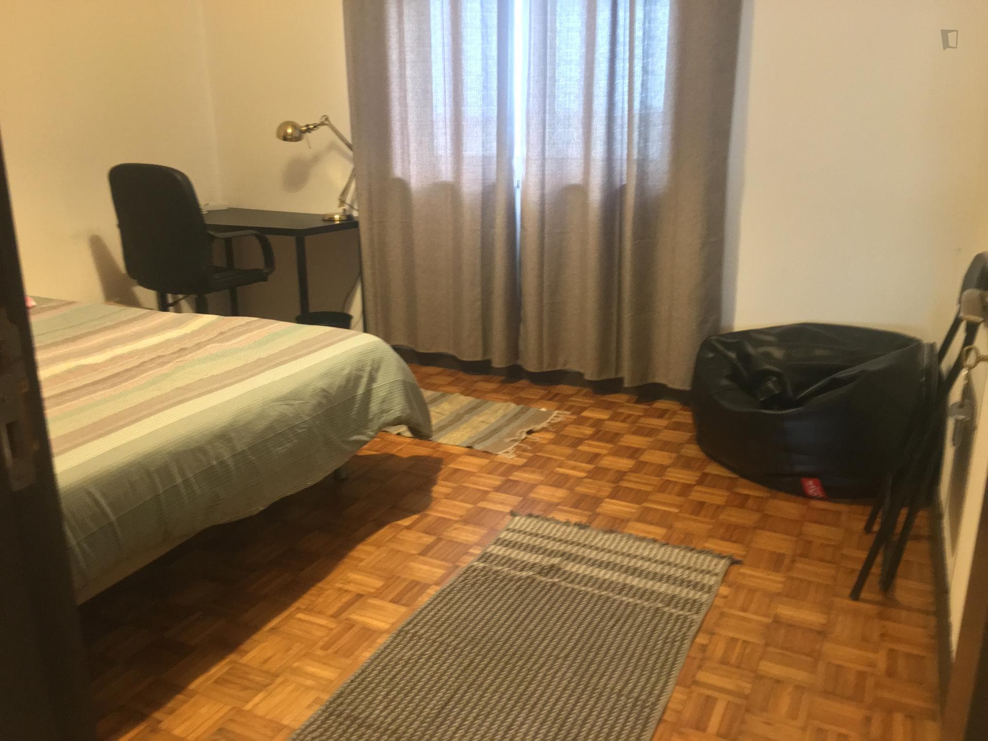 Spacious room with double bed near Polo Univer. HSJ, Alameda Shopping photo 1