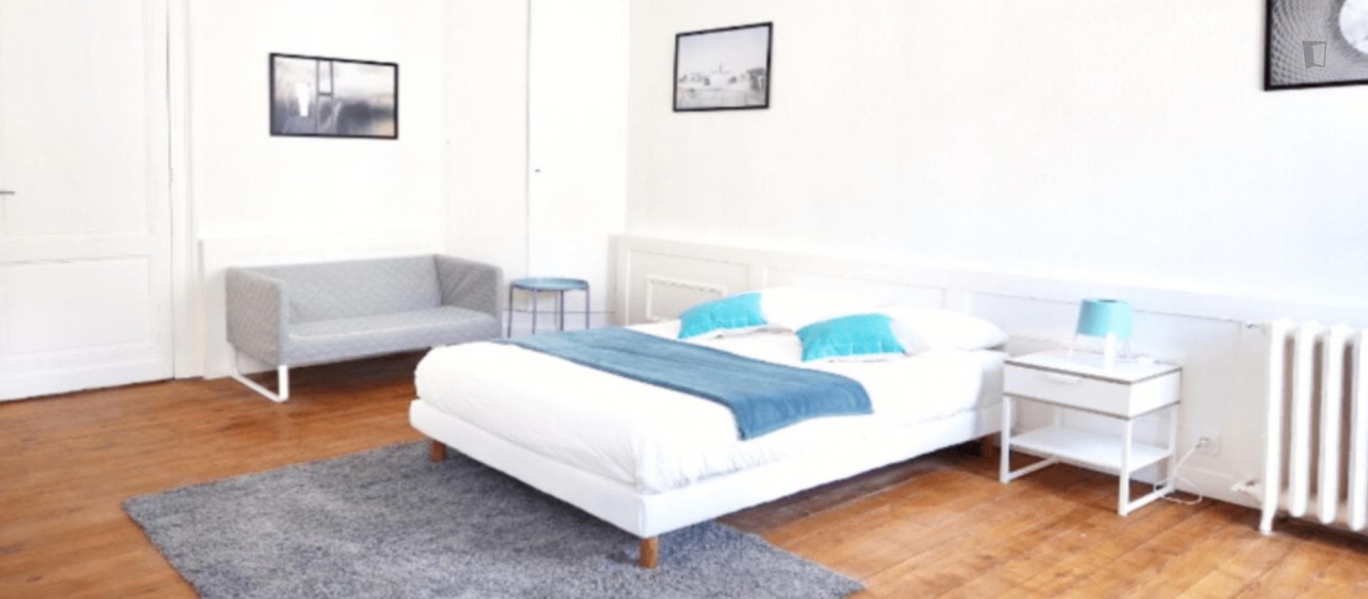 Large bright room - 26m² - BO10 photo 1