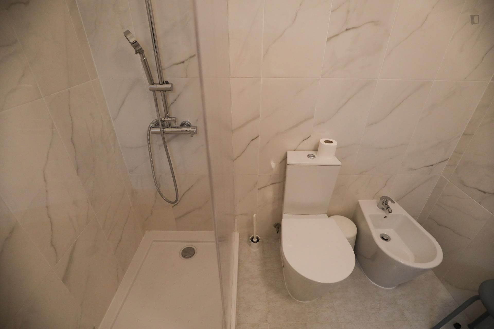 Nice single bedroom near Olaias metro station photo 1