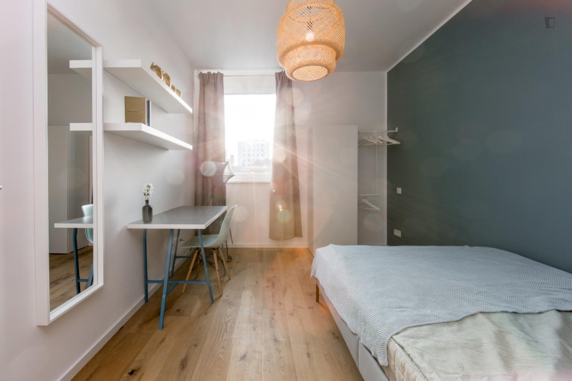Double bedroom in 7-bedroom apartment photo 1