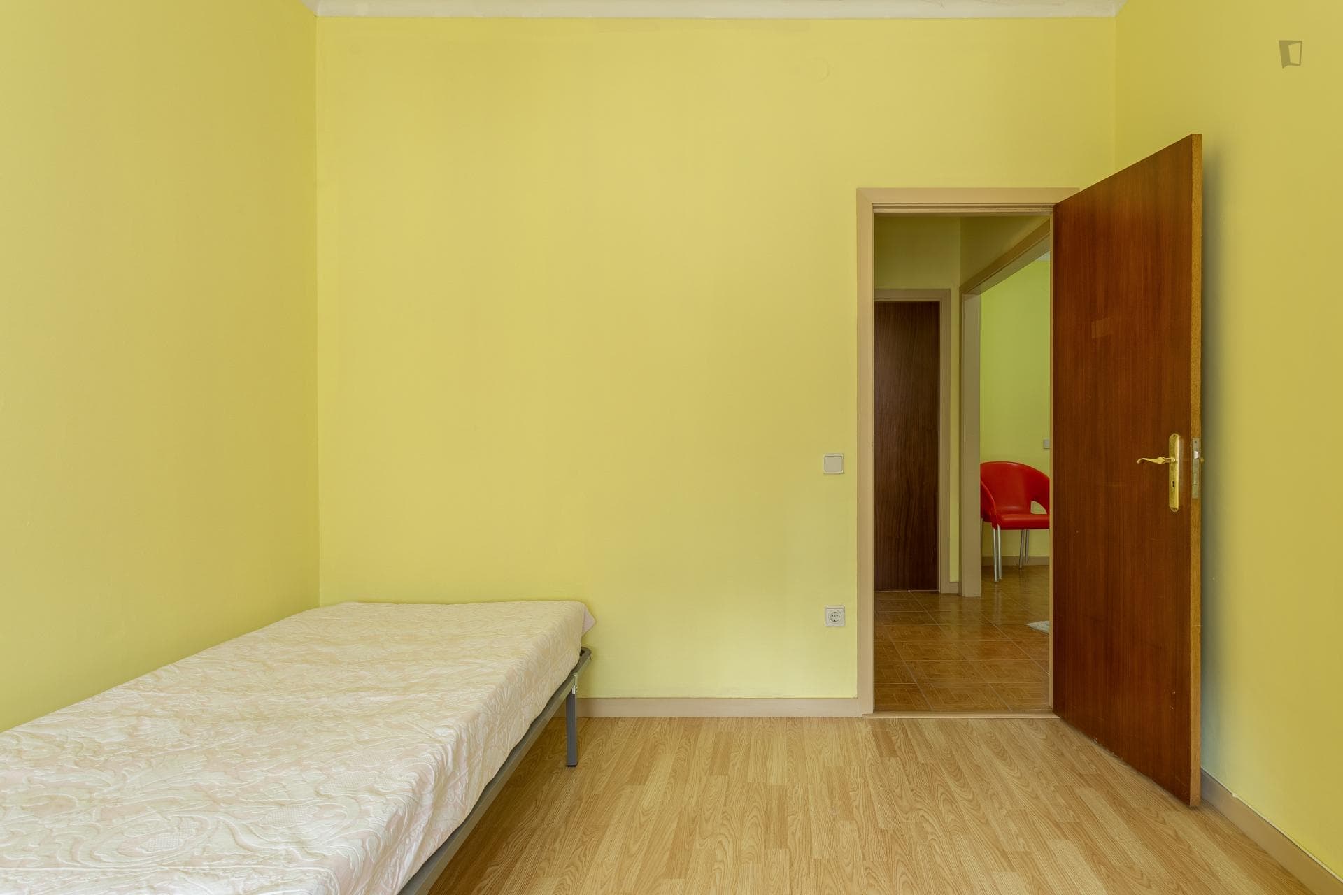 Cool single bedroom minutes away from Universidade Portucalense Infante Dom Henrique photo 1