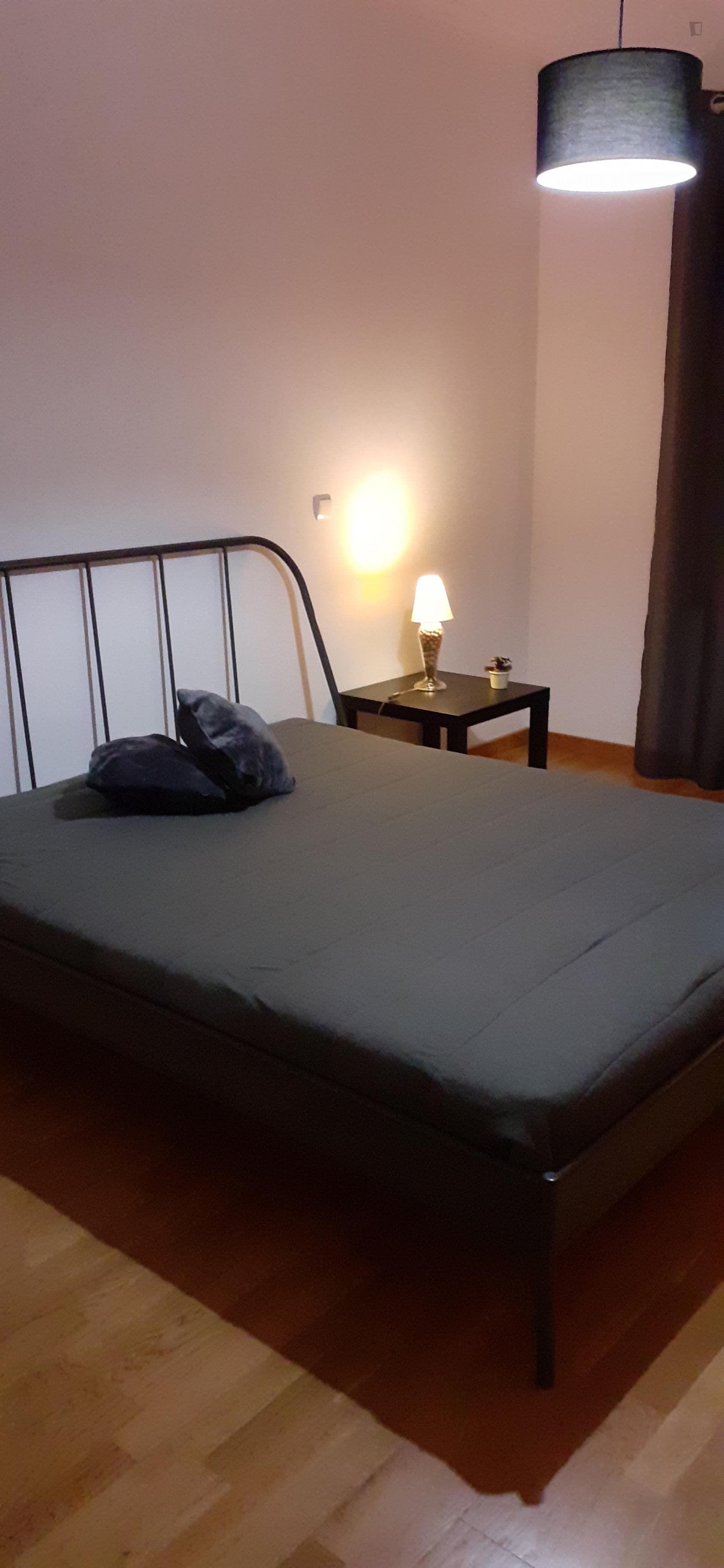 Very comfy double bedroom near Atlântica - Instituto Universitário photo 1