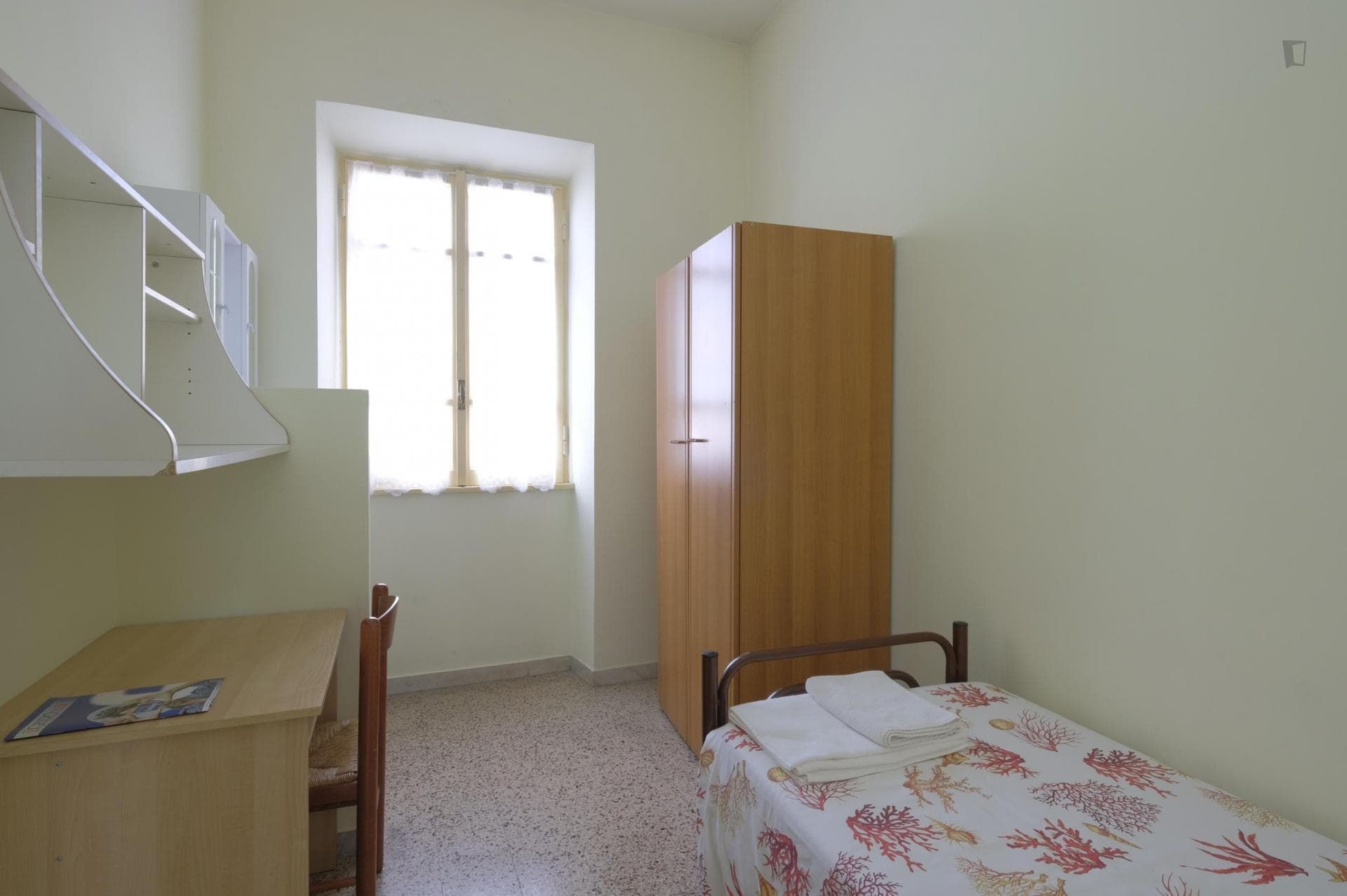 Single bedroom in San Lorenzo neighbourhood photo 1