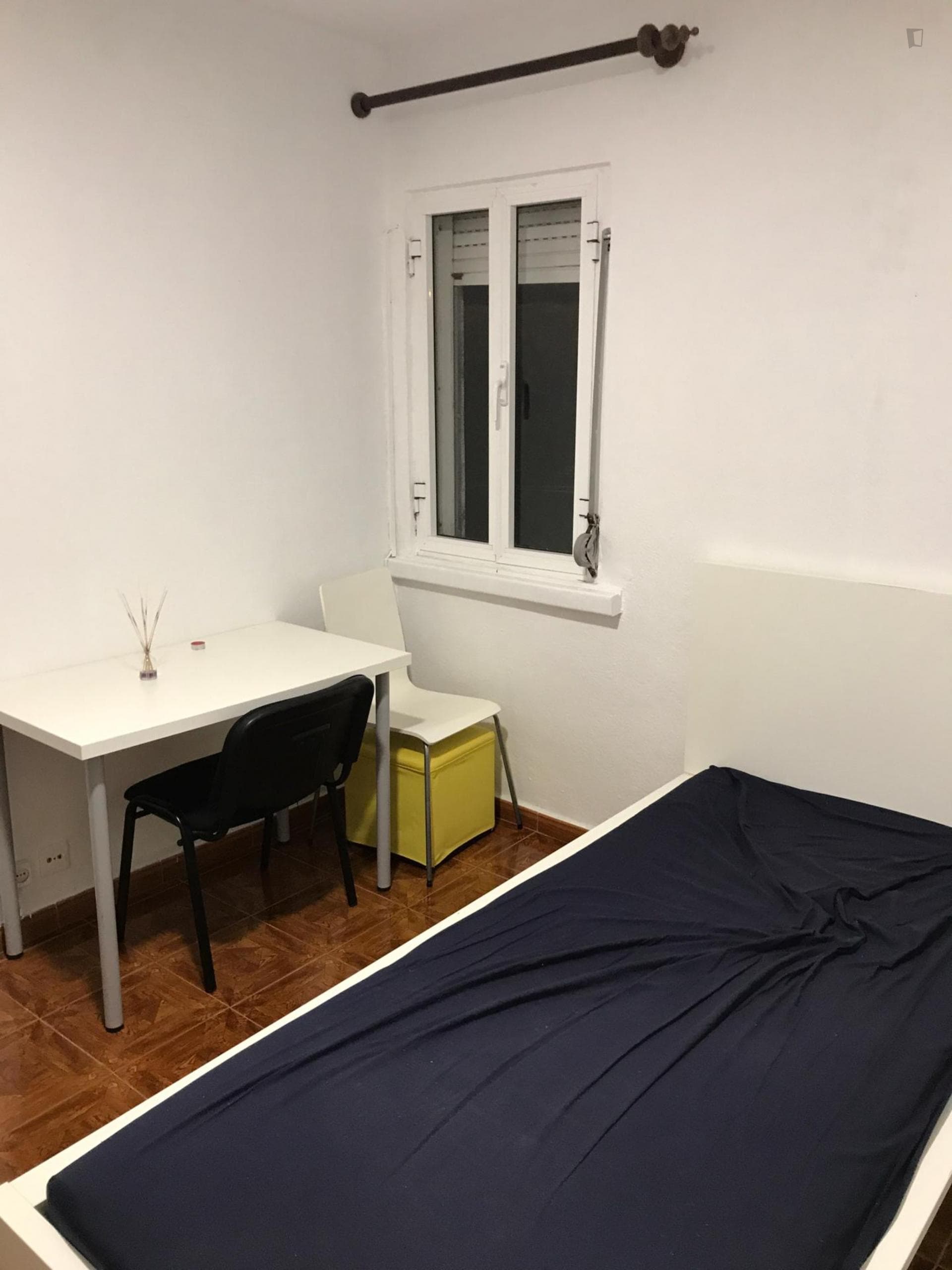 Comfy single bedroom in Olivais photo 1